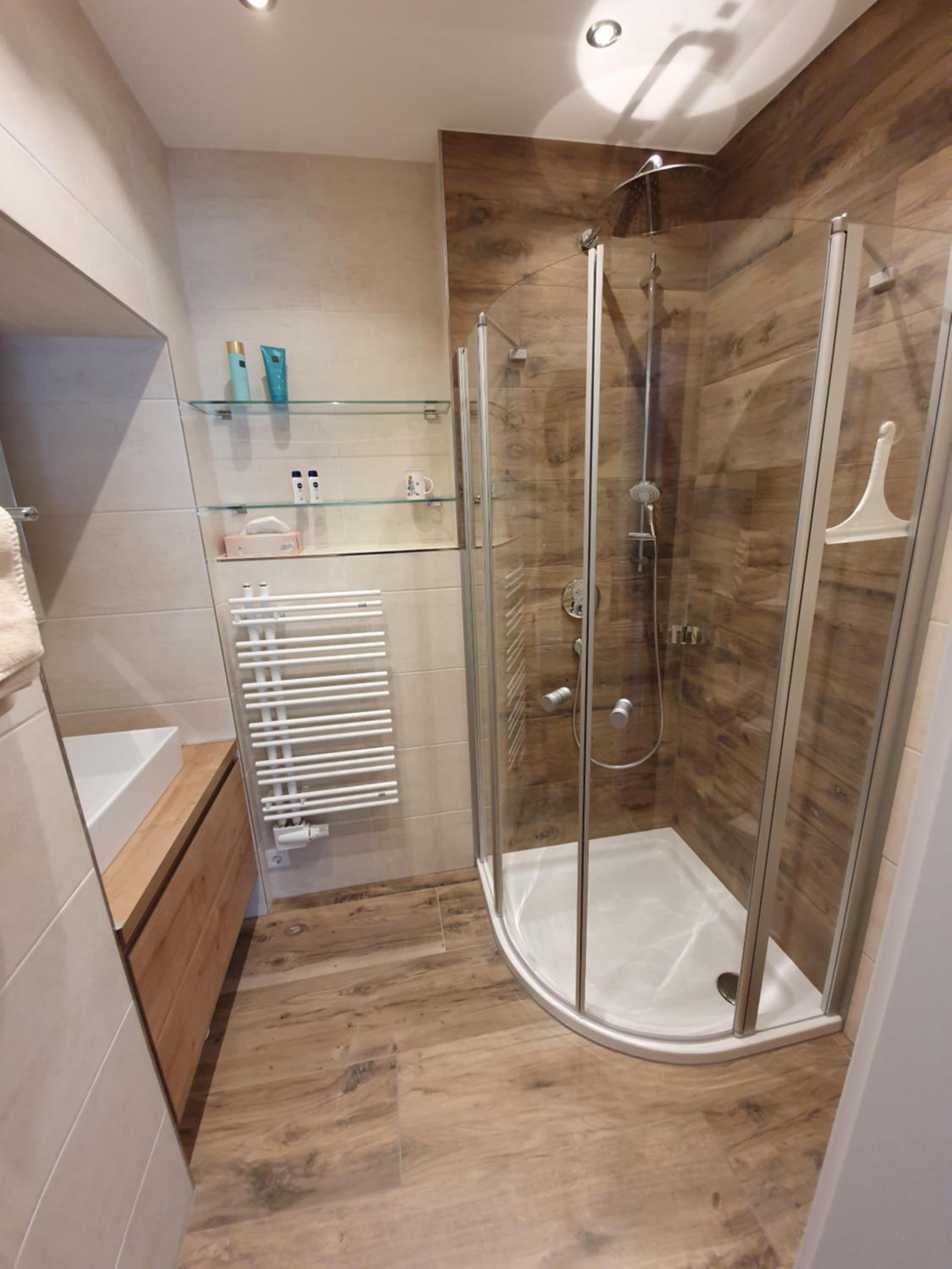 Two-Bedroom Apartment with Shower  photo 3