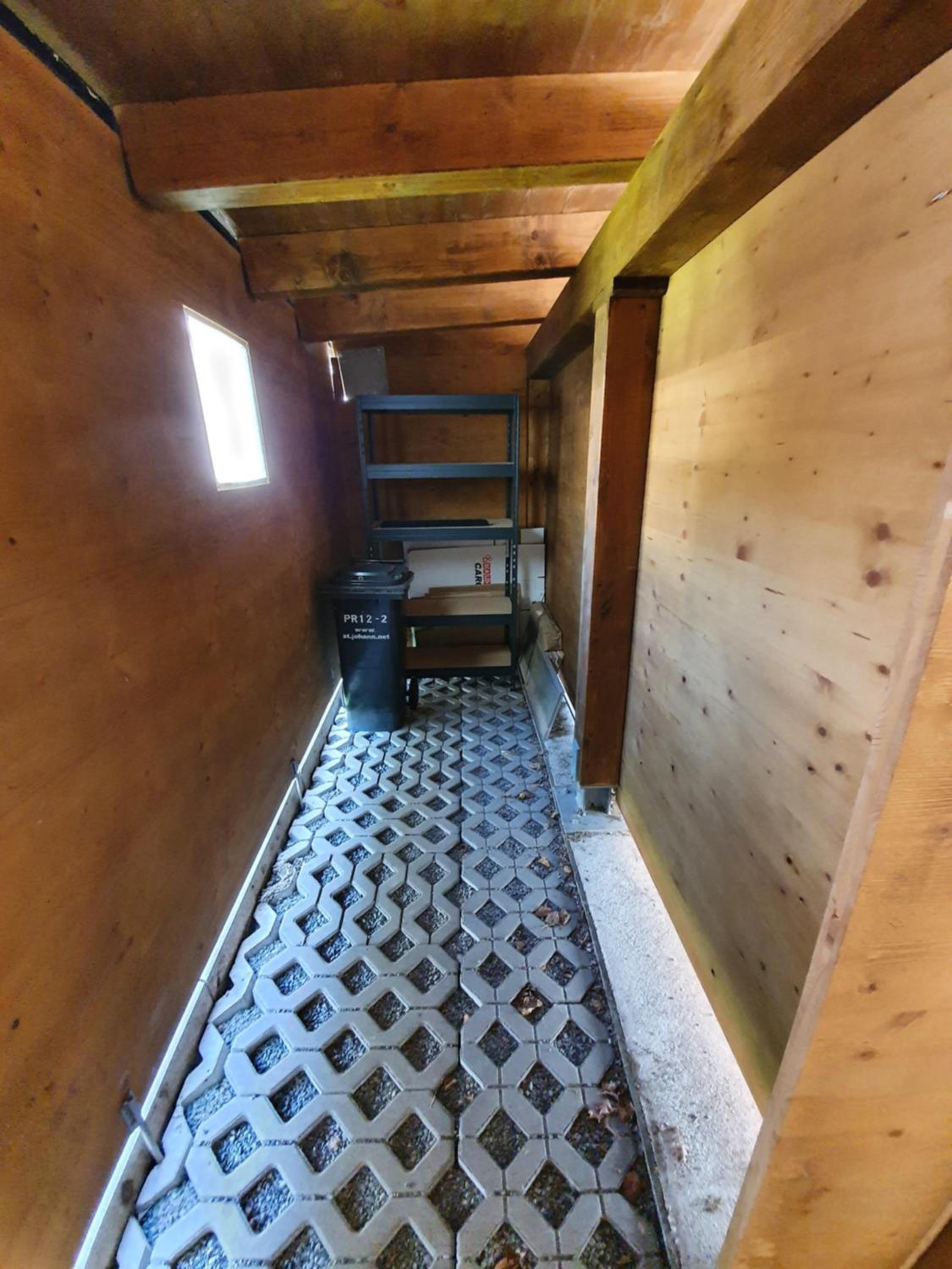 Two-Bedroom Apartment with Shower  photo 2