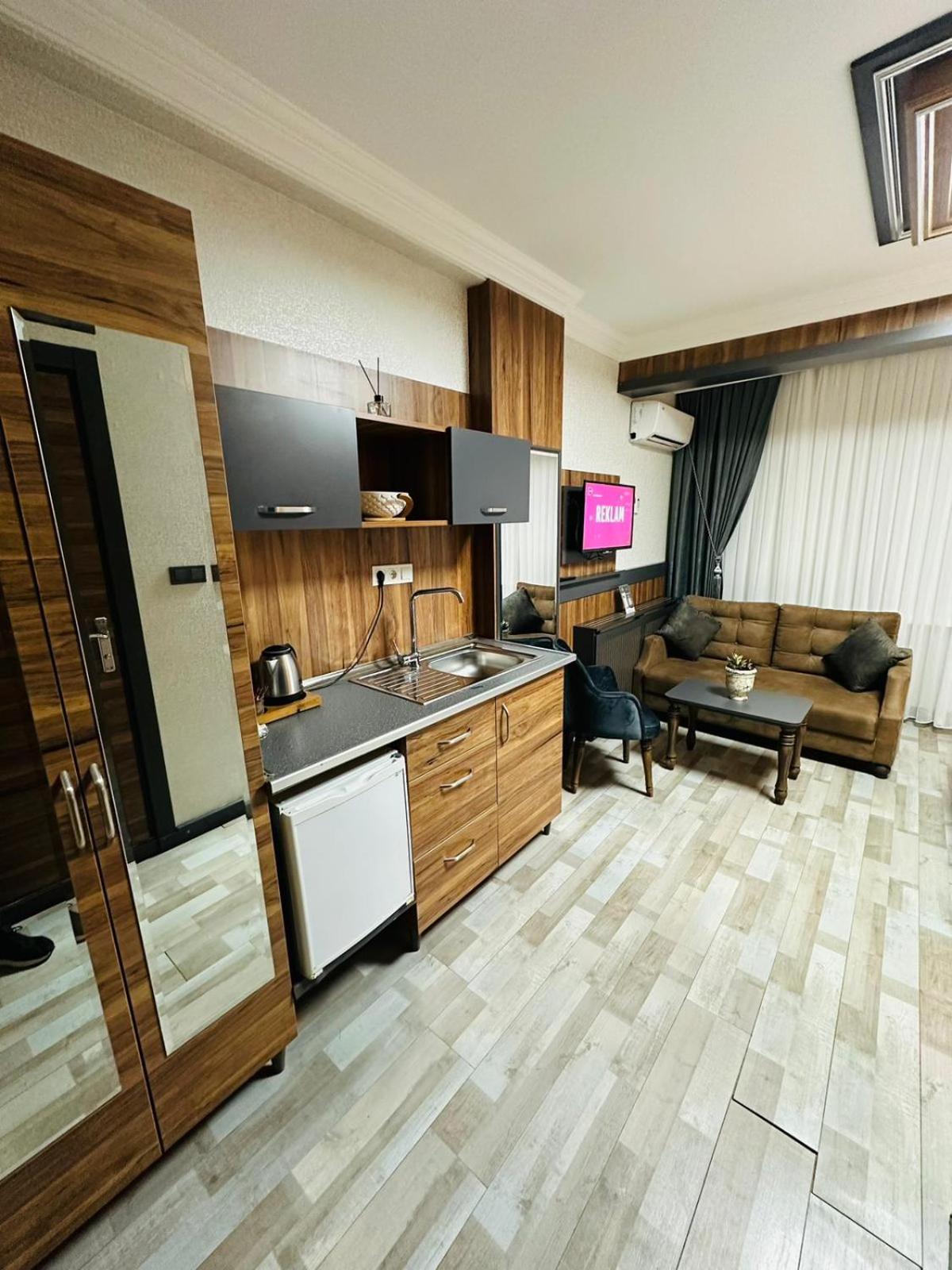 Deluxe Double Room (2 Adults + 1 Child) photo 2