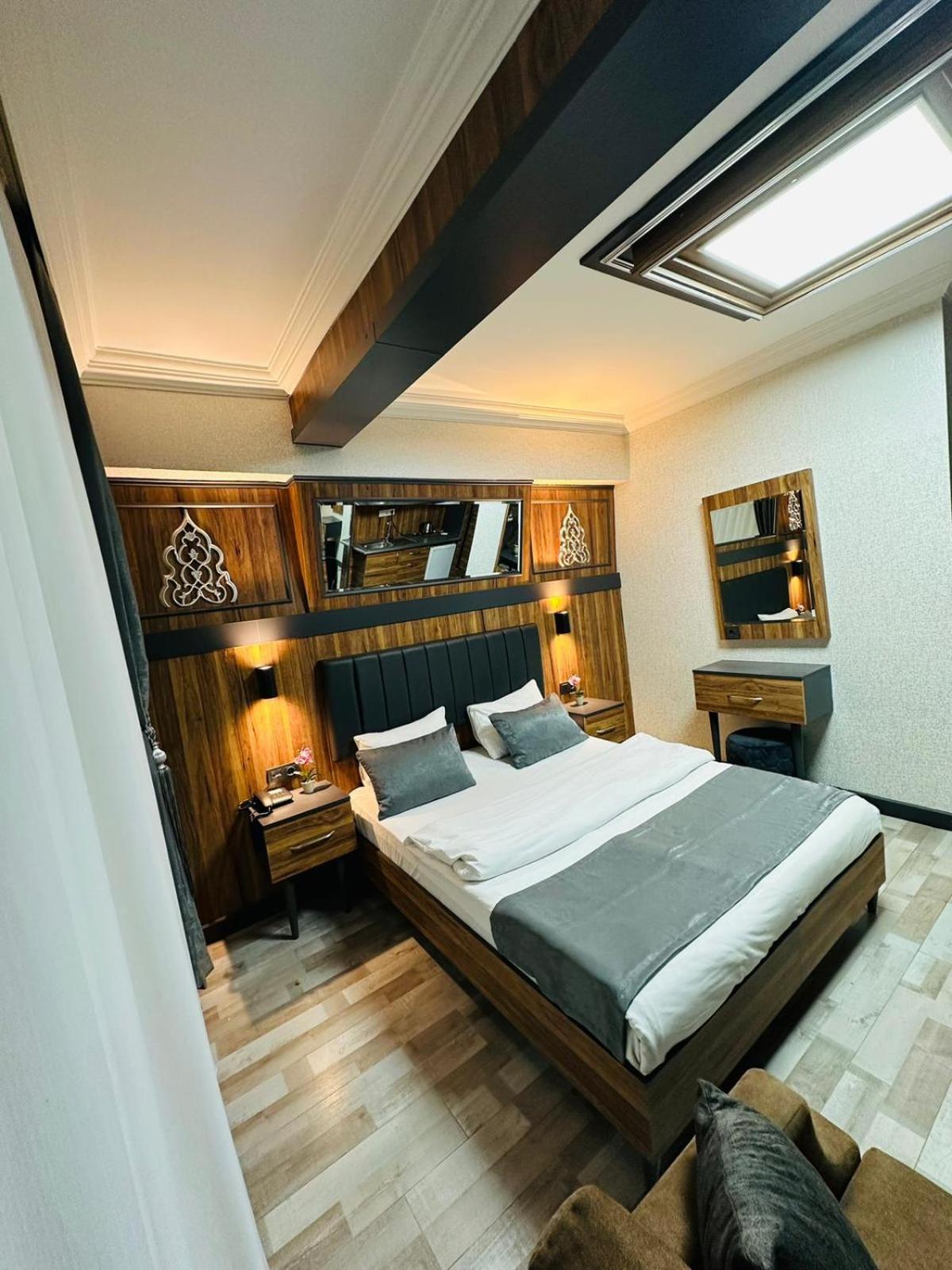 Deluxe Double Room (2 Adults + 1 Child) photo 3