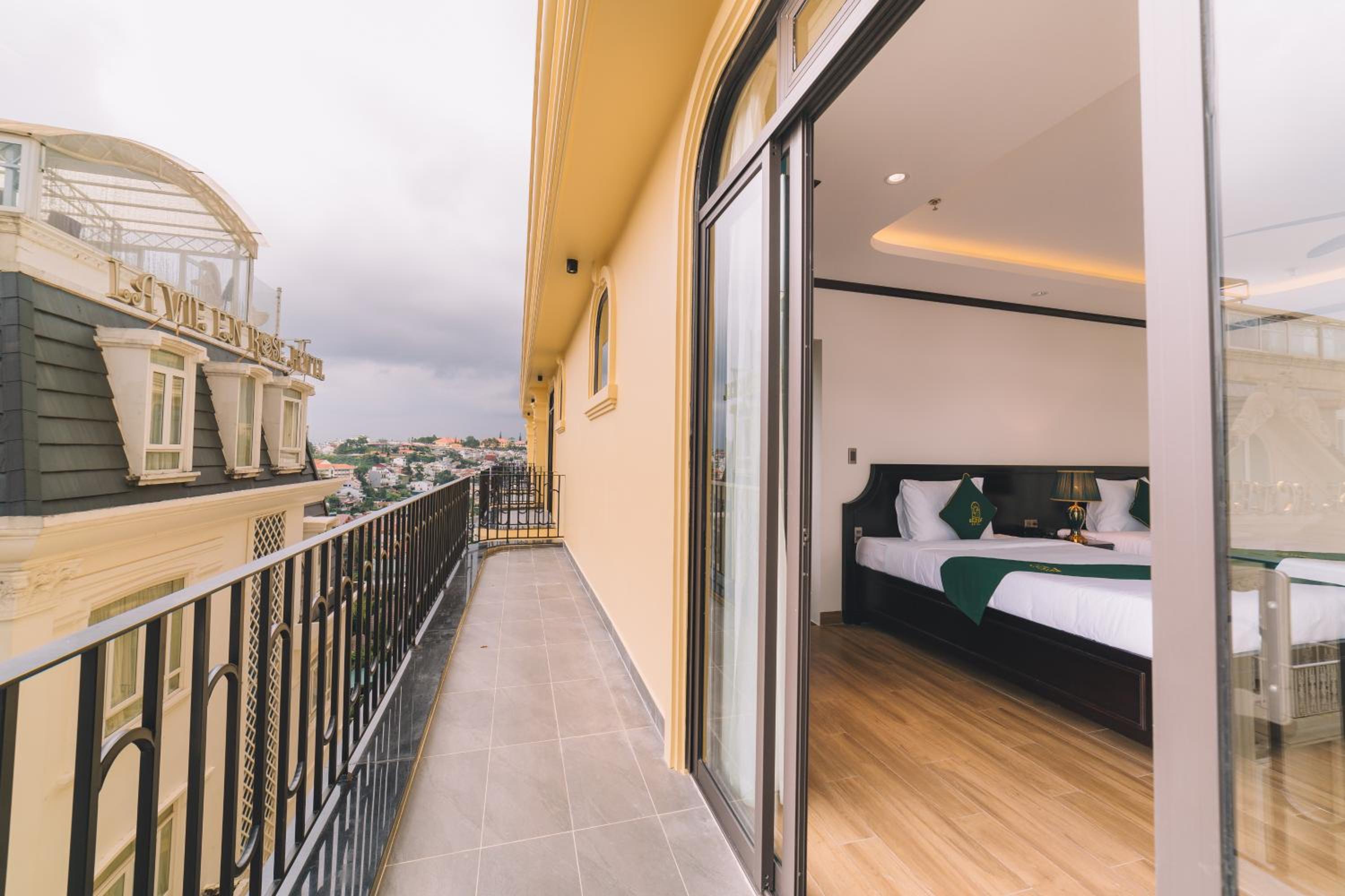 Deluxe Twin Room - Photo 8