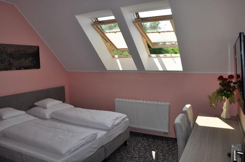 Standard Double Room - Photo 3