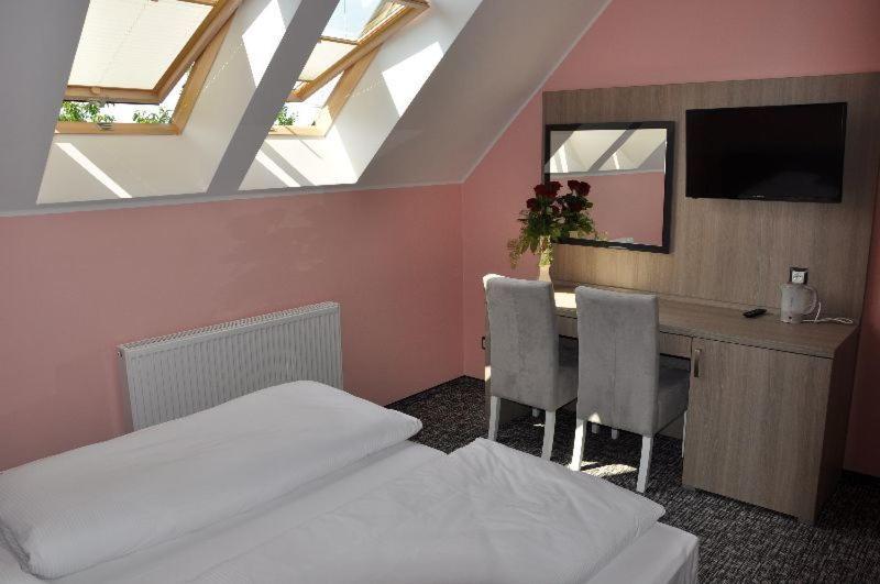 Standard Double Room - Photo 1