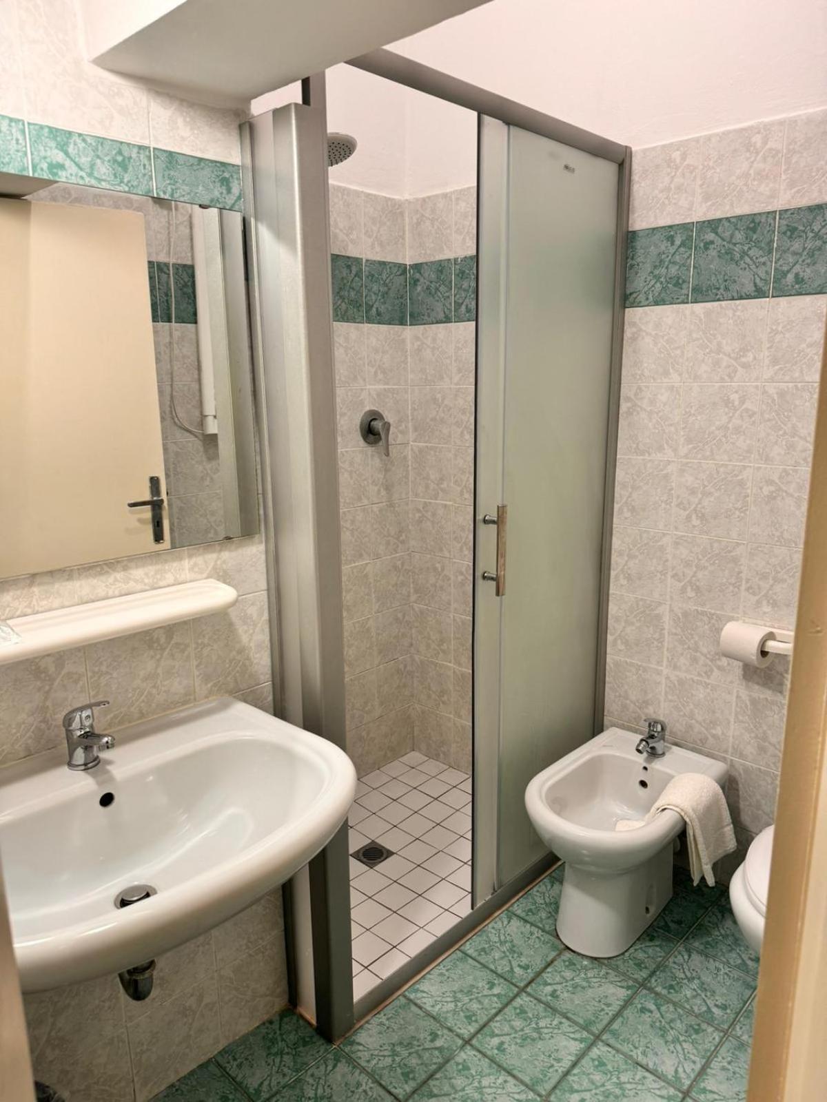 Quadruple Room With Shower Cabin photo 2