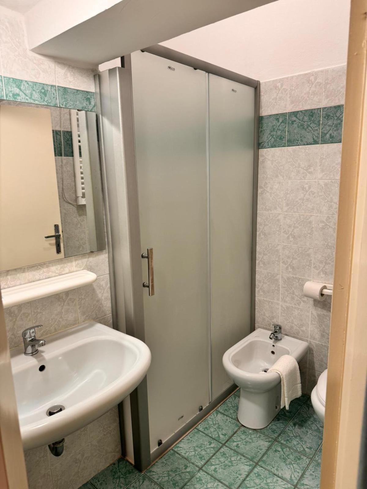Quadruple Room With Shower Cabin photo 3
