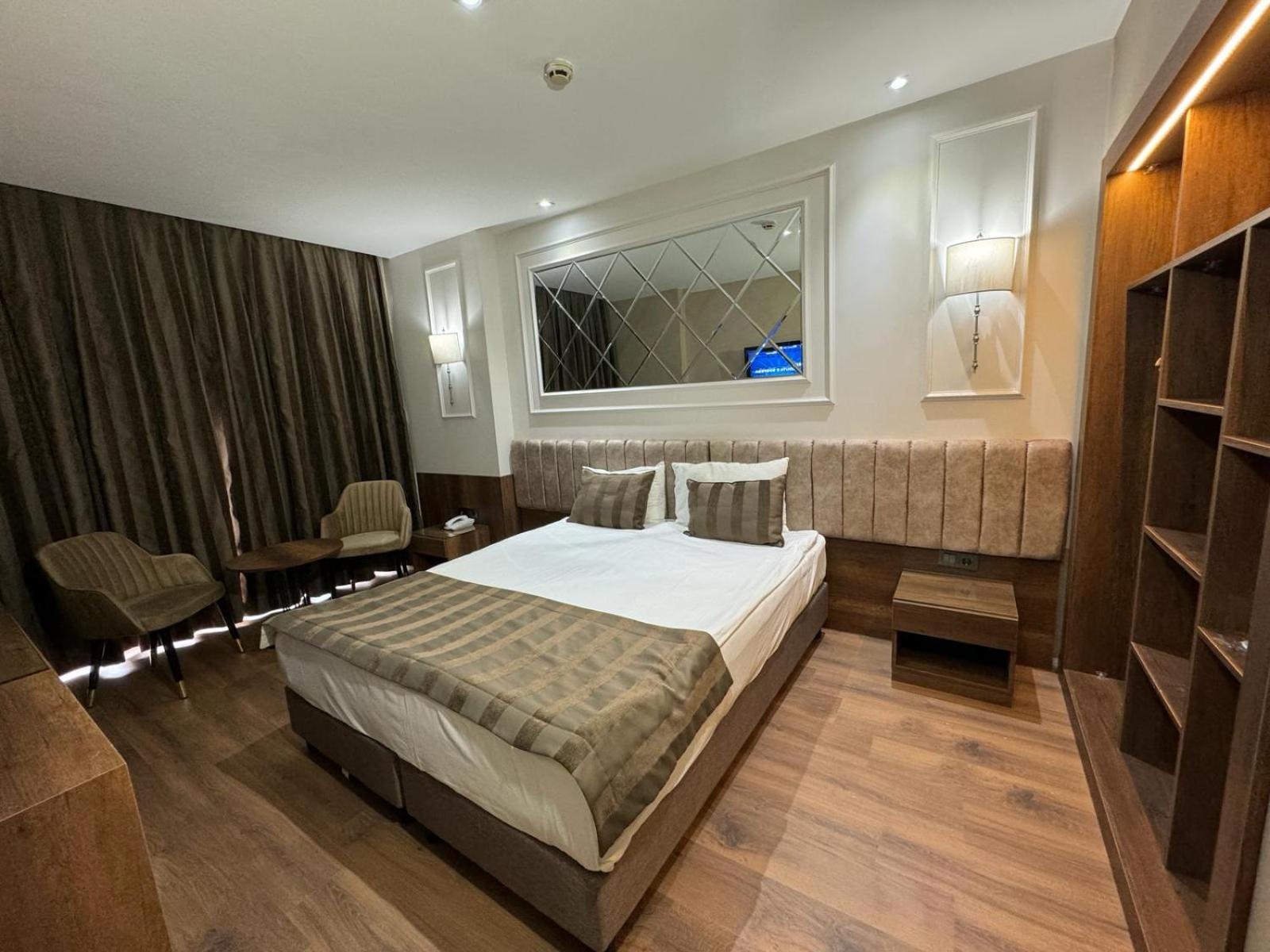 Basic Single Room - Atrium View photo 2
