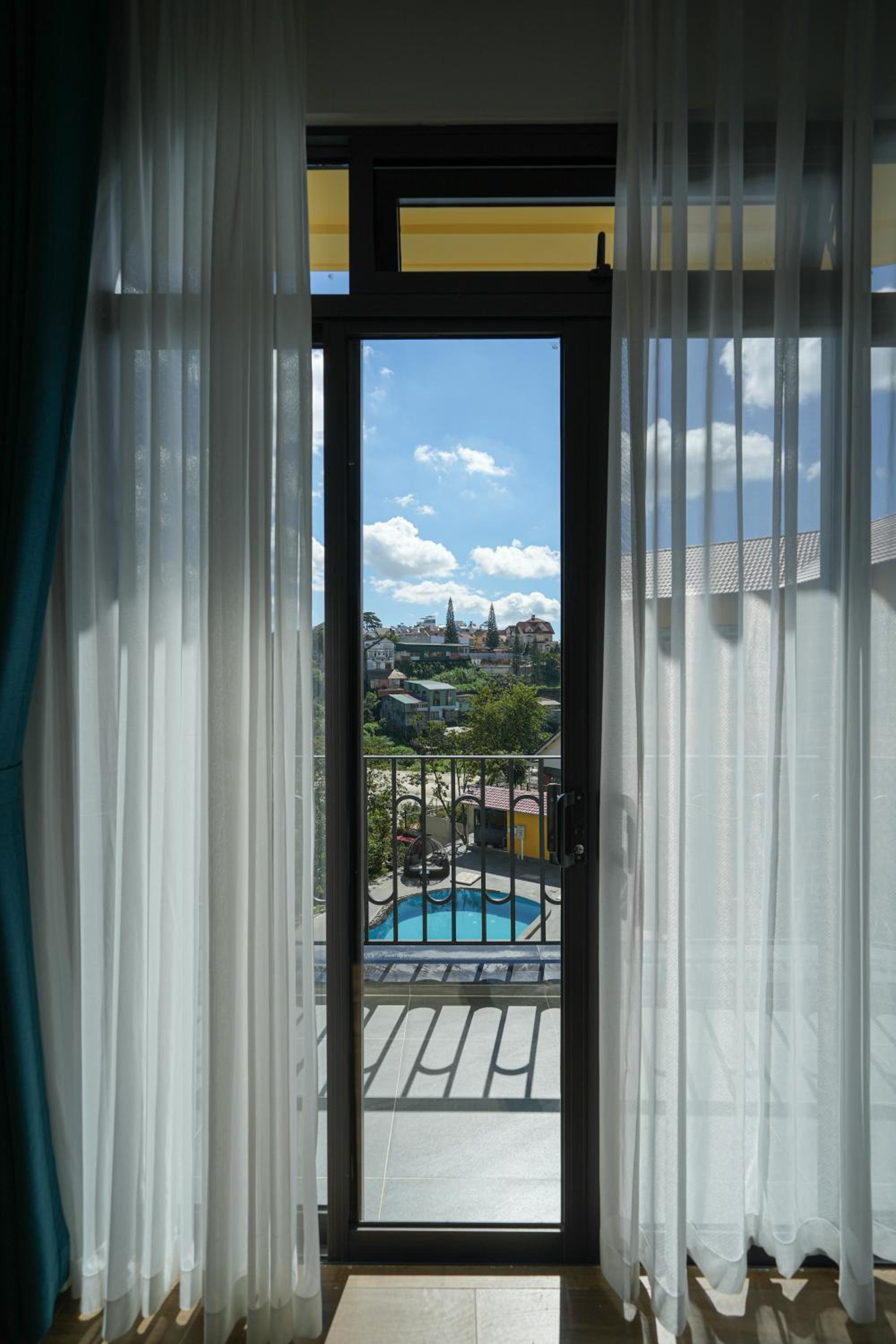 Triple Room with Balcony - Photo 7