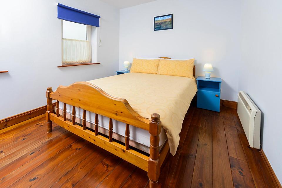 Double Room with Private Bathroom - Photo 8