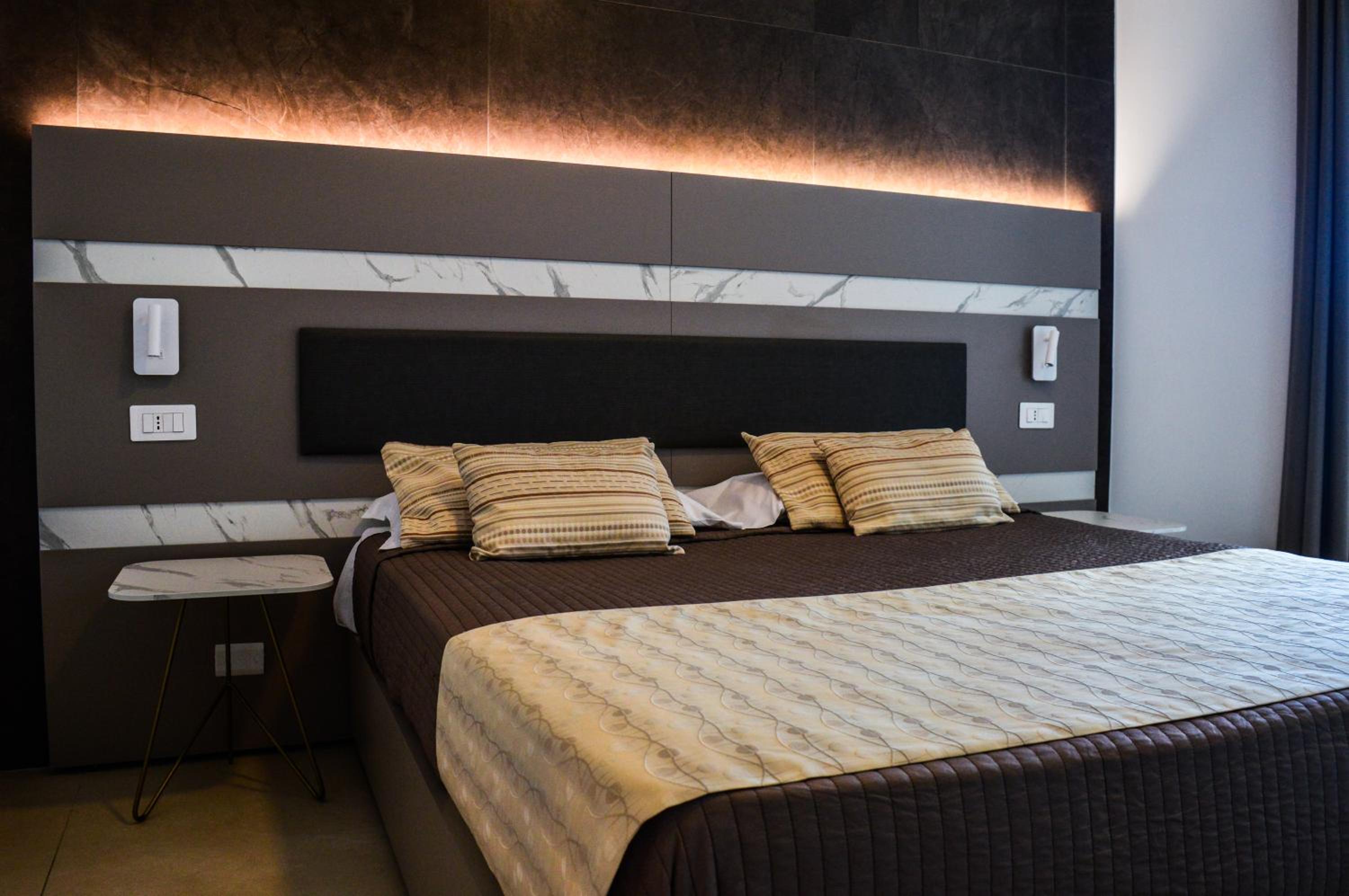 Superior Double Room with Balcony - Photo 1