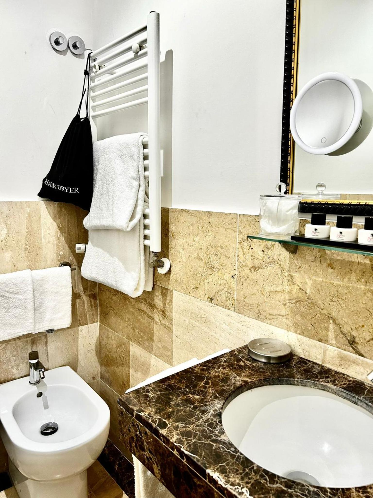 Superior Twin or Double Room photo 2