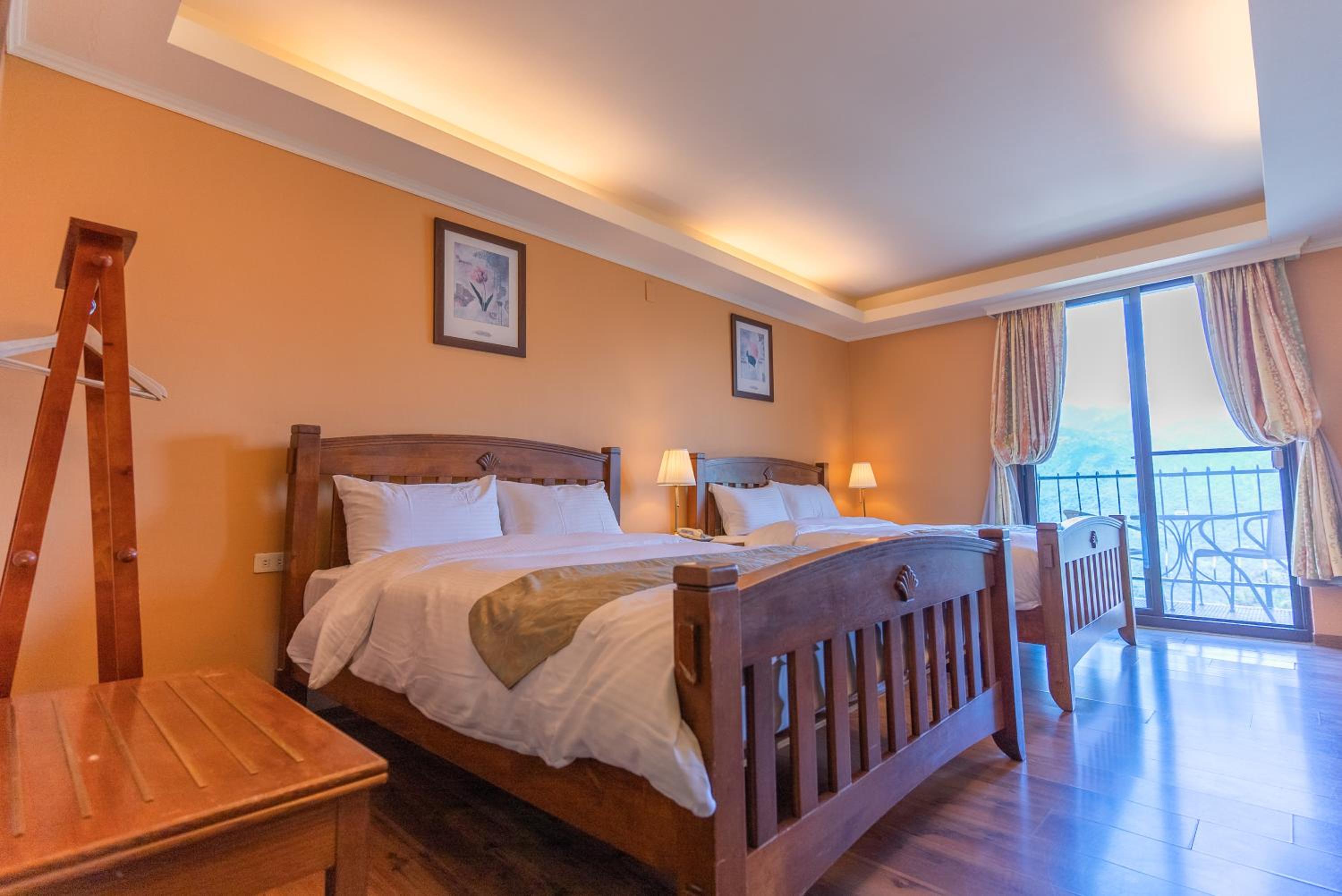 Twin Room with Mountain View photo 2