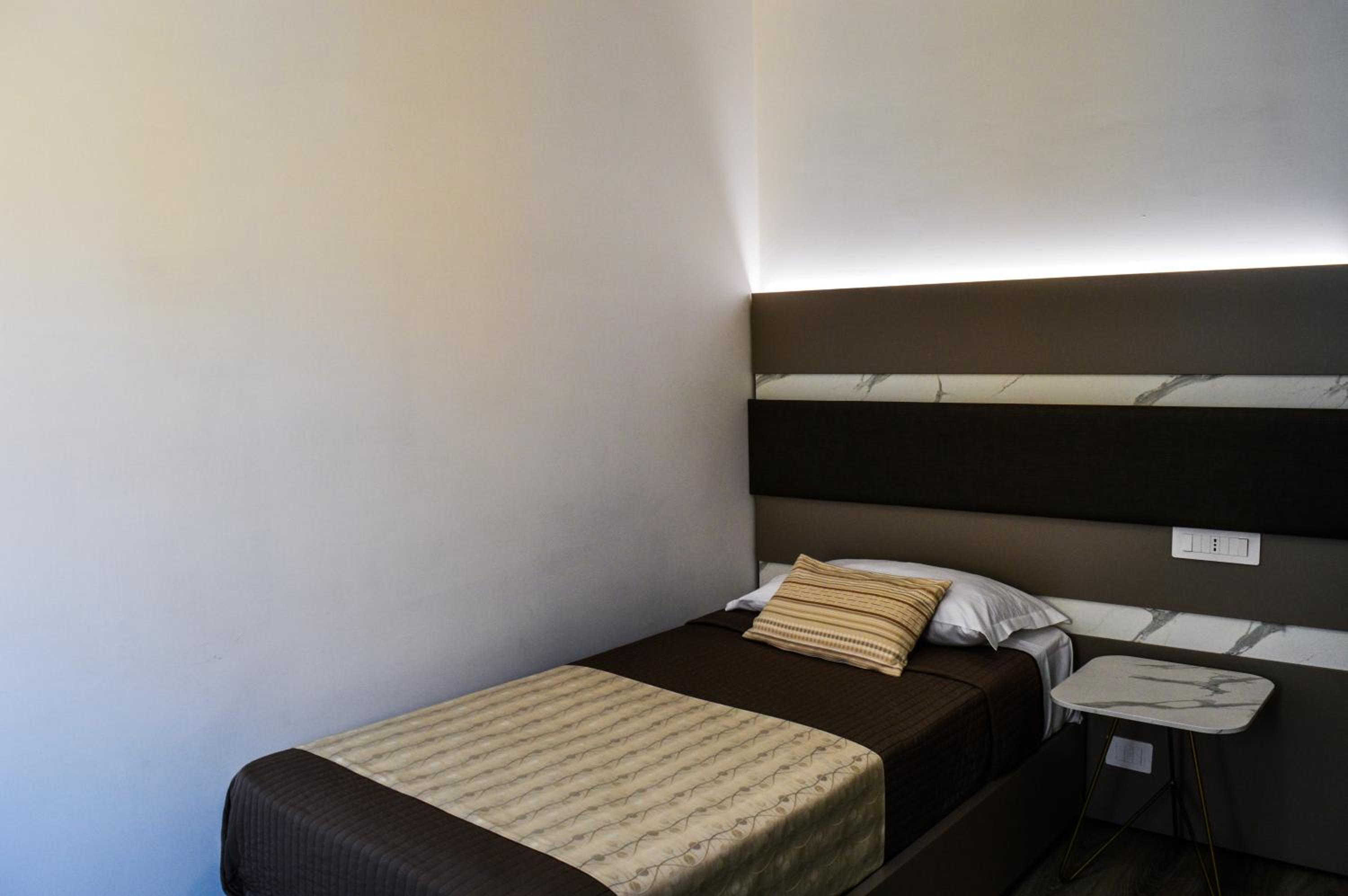 Single Room - Photo 3