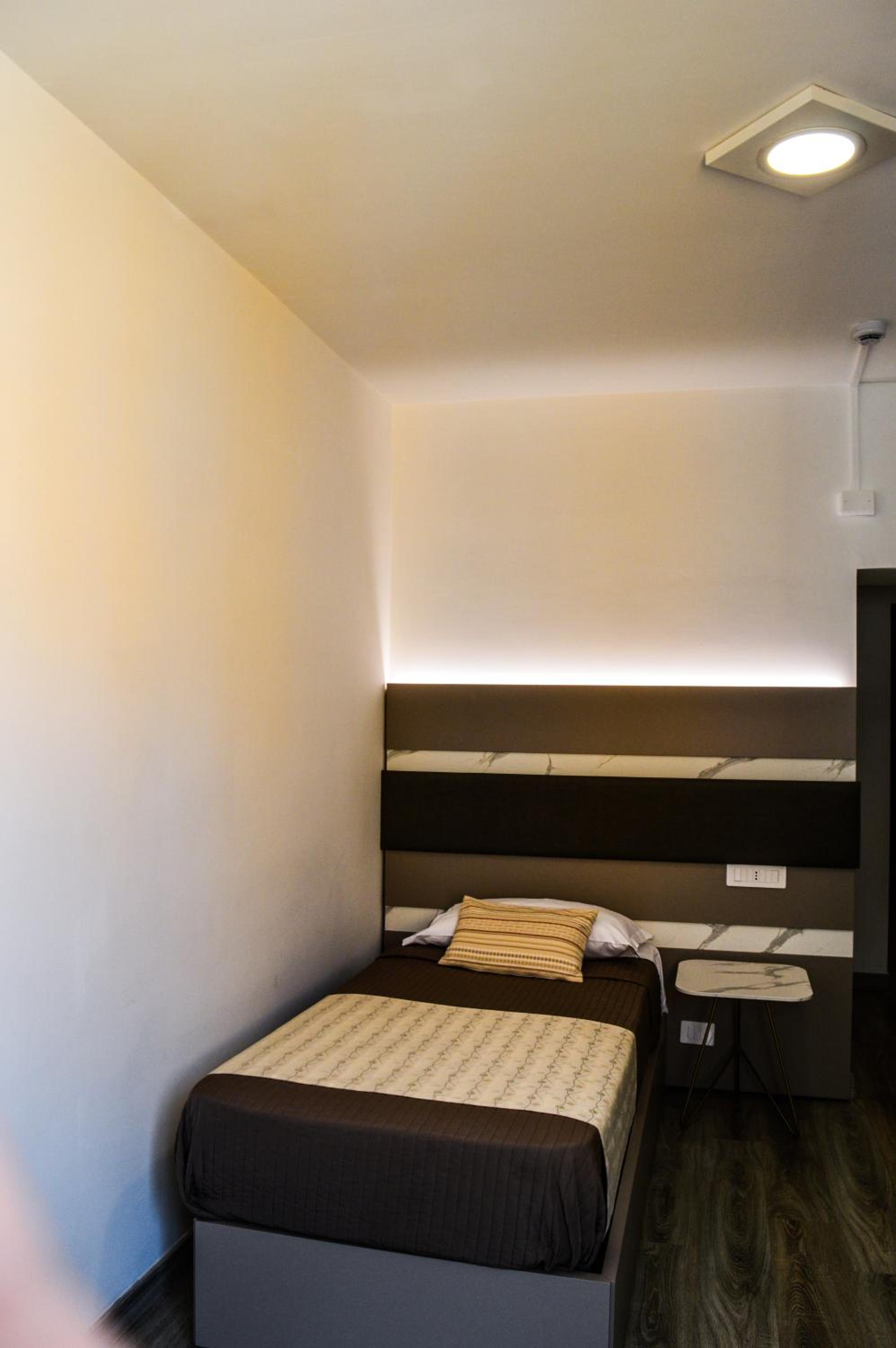Single Room - Photo 1