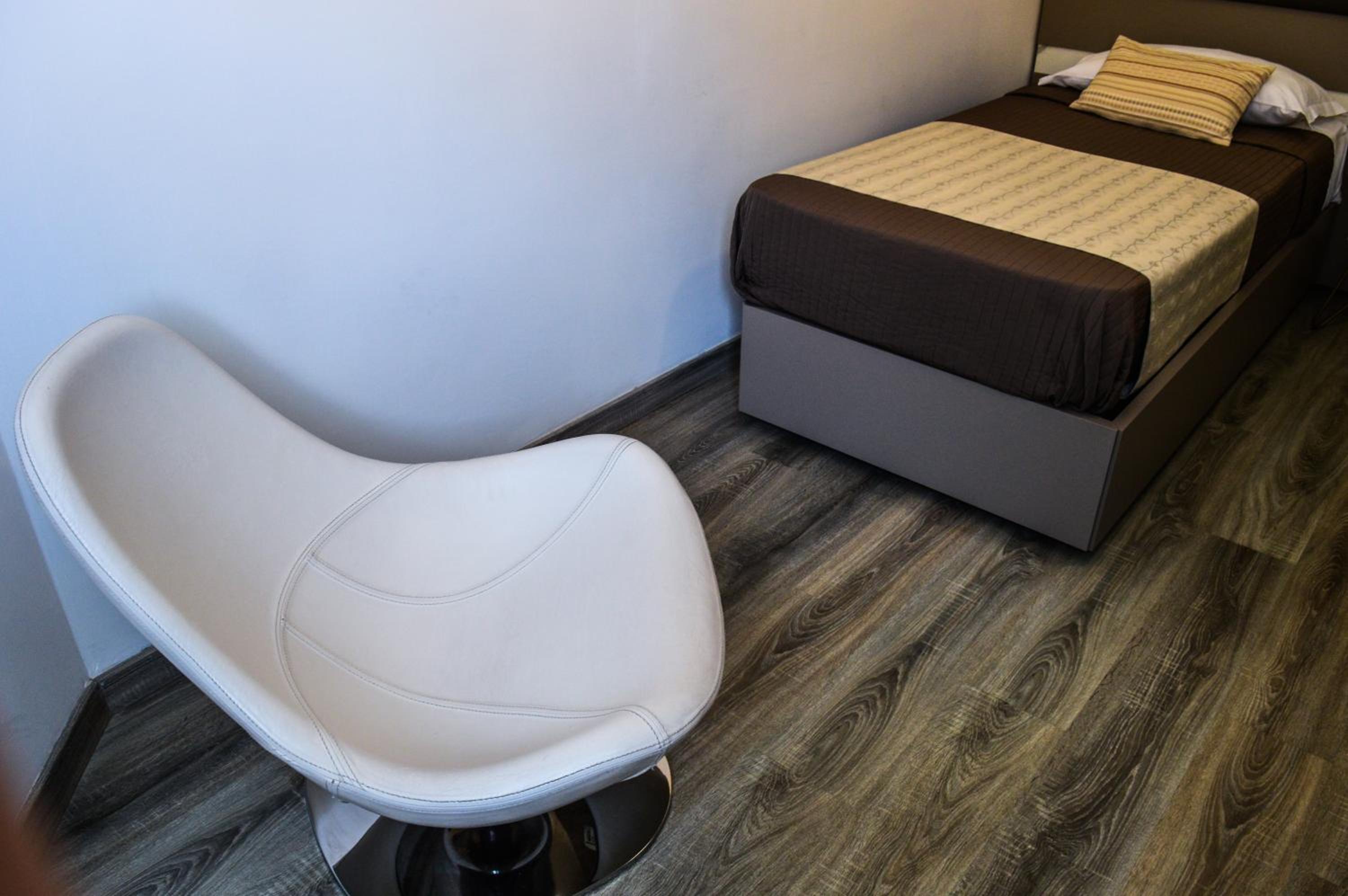 Single Room - Photo 2