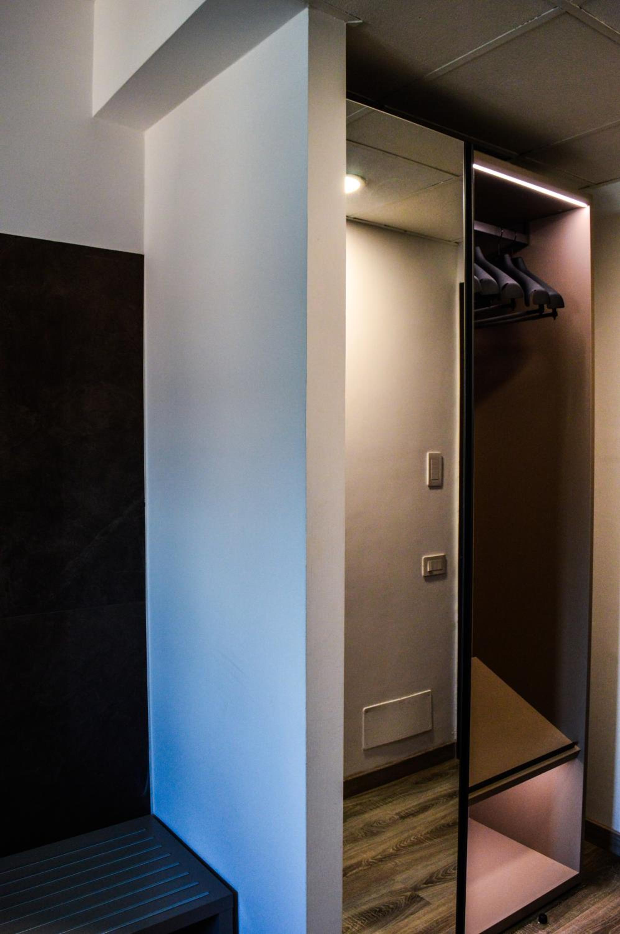 Superior Twin Room with Balcony - Photo 8