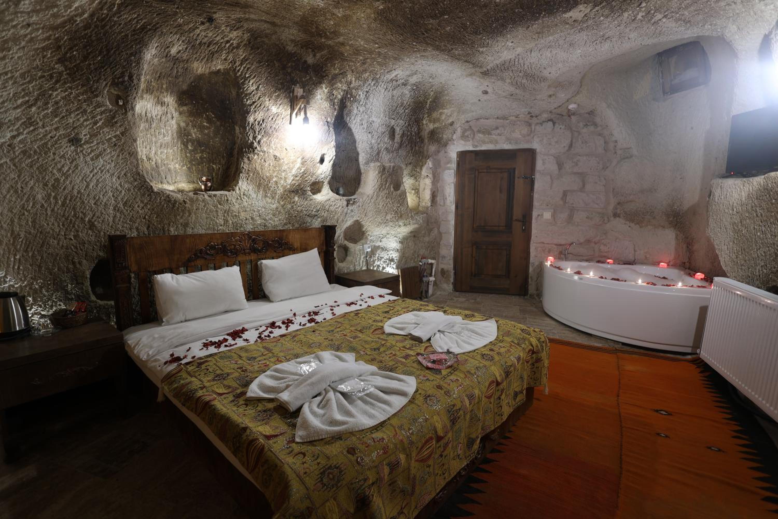 Deluxe King Suite photo 3