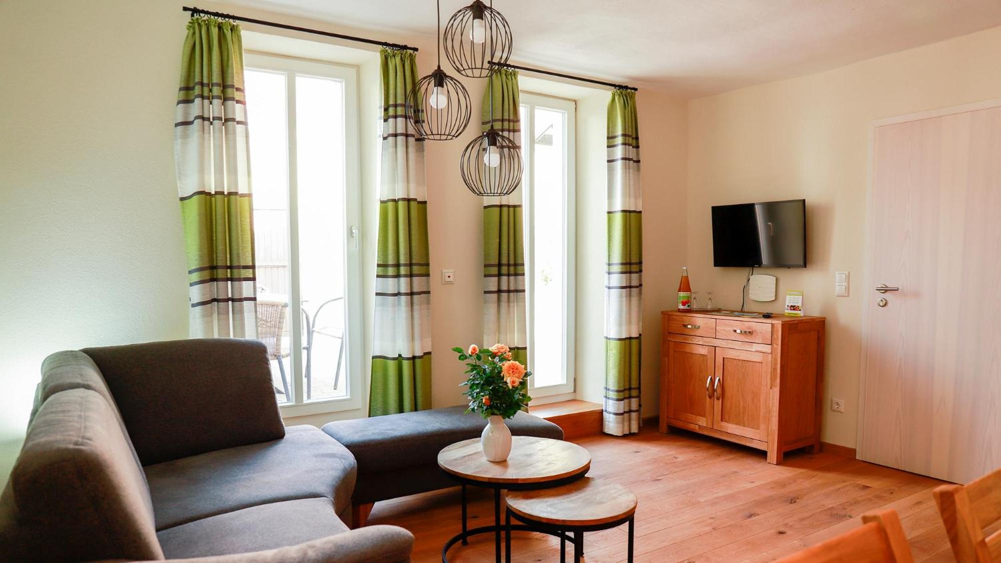 Two-Bedroom Deluxe Apartment with Garden View photo 2