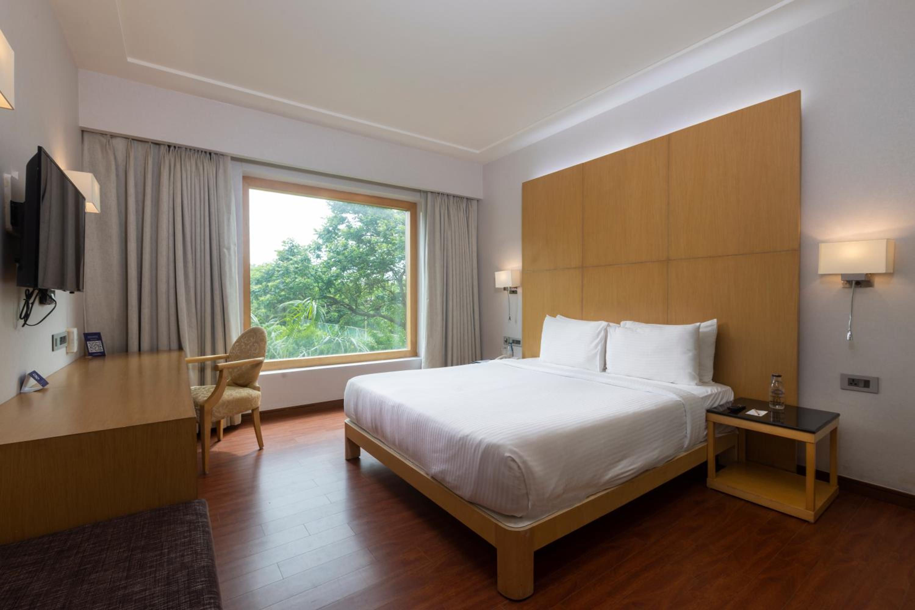 Superior King Room - Photo 2