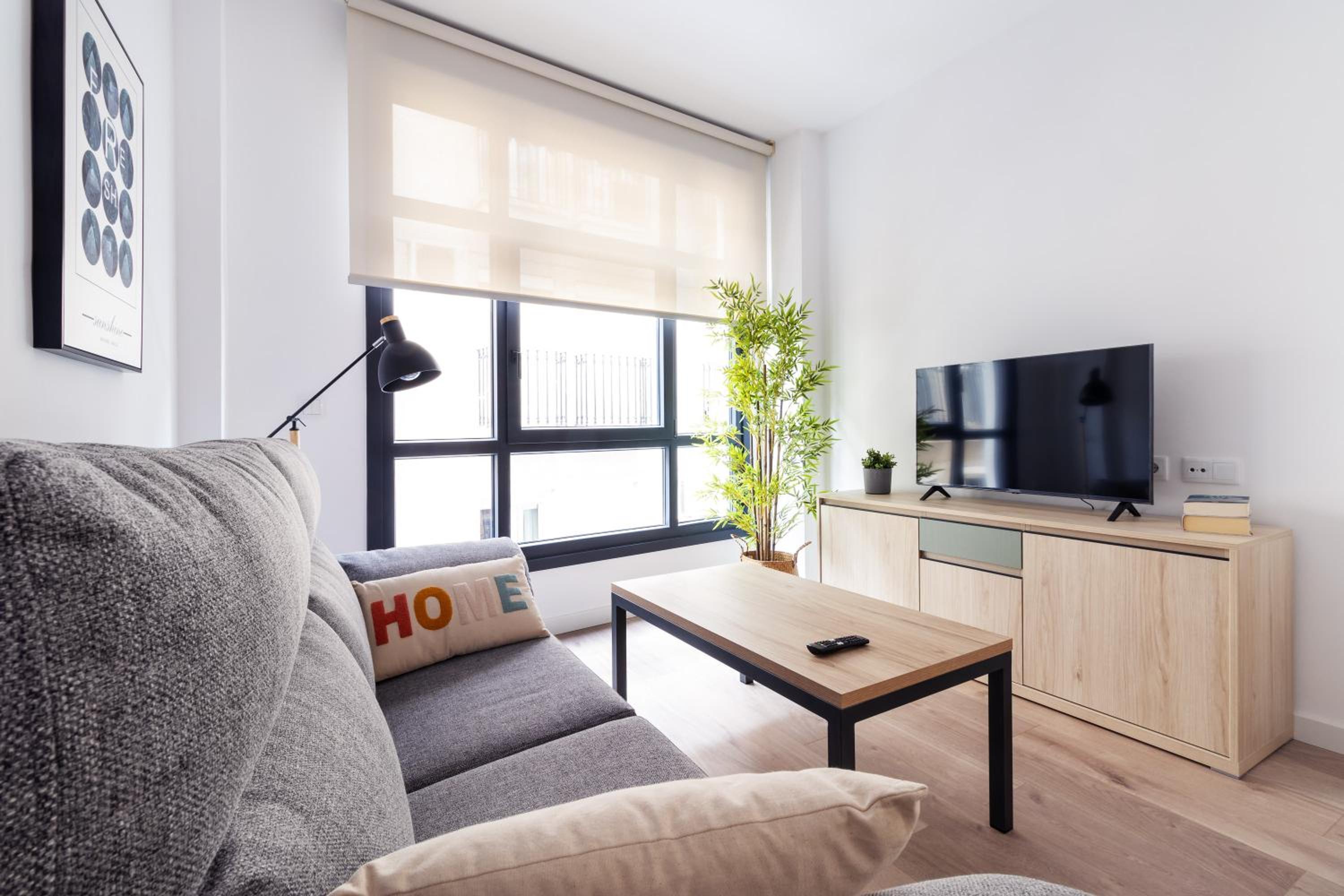 Deluxe One-Bedroom Apartment photo 2