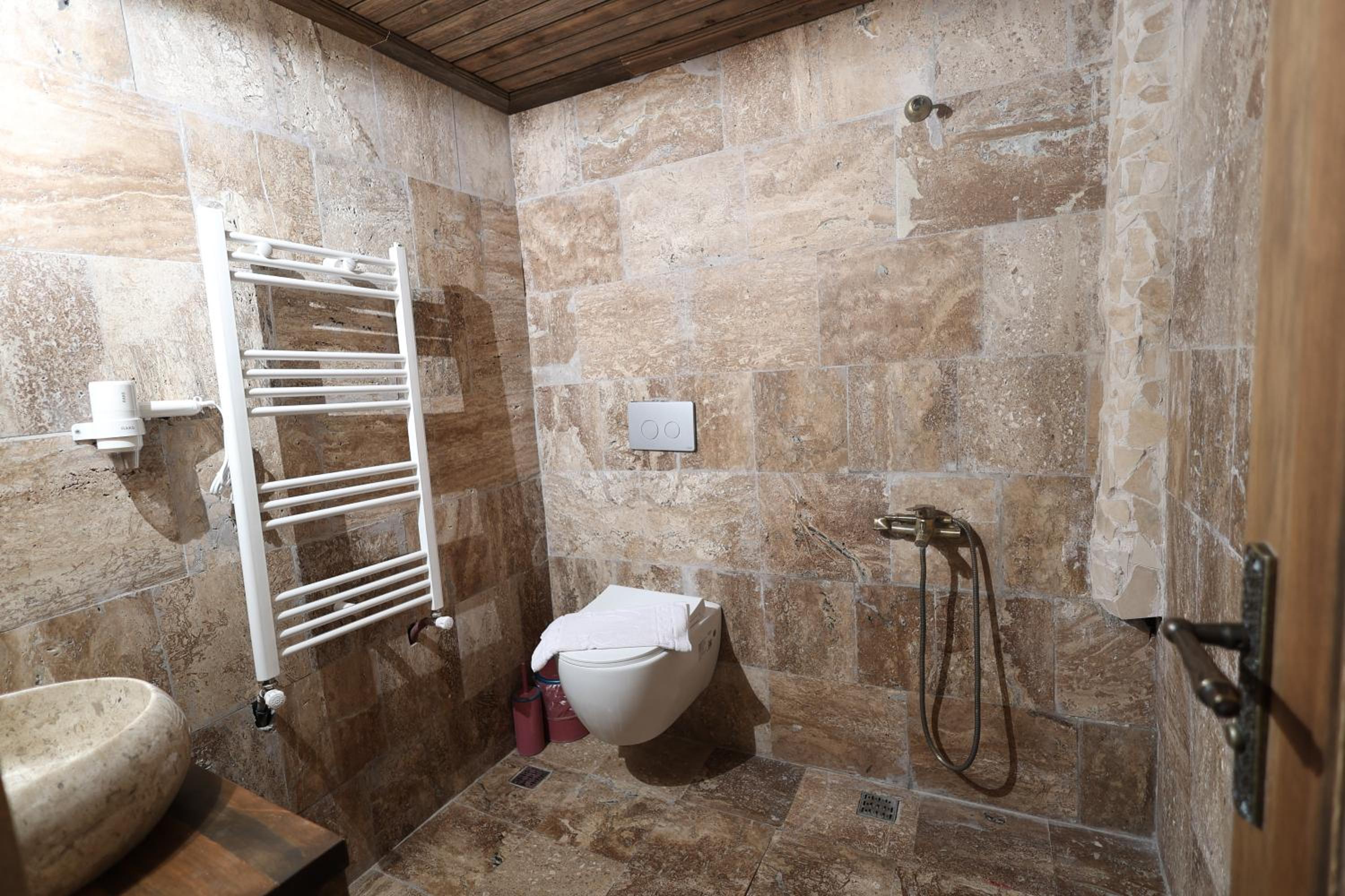 Standard Twin Room - Photo 4