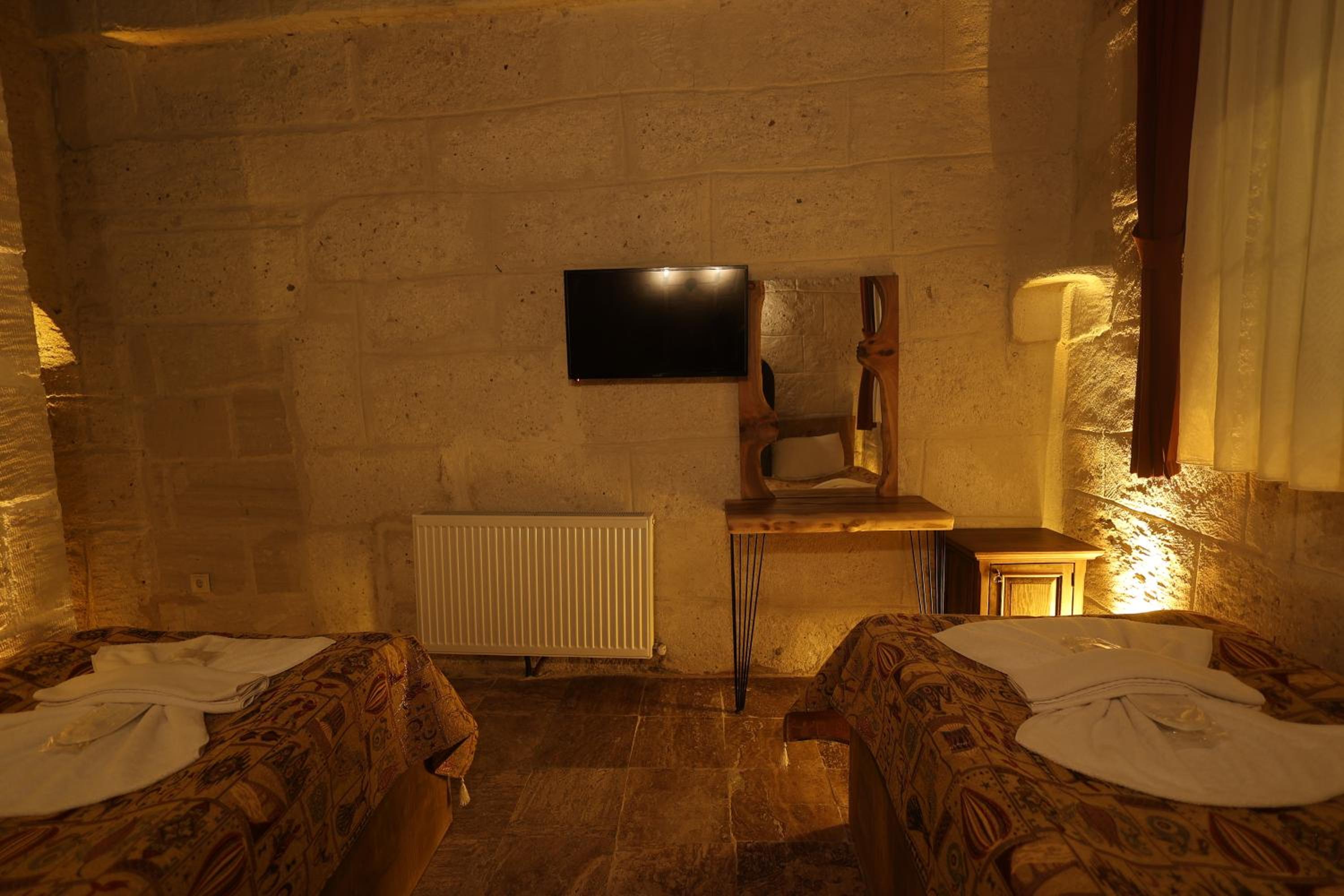 Standard Twin Room - Photo 1