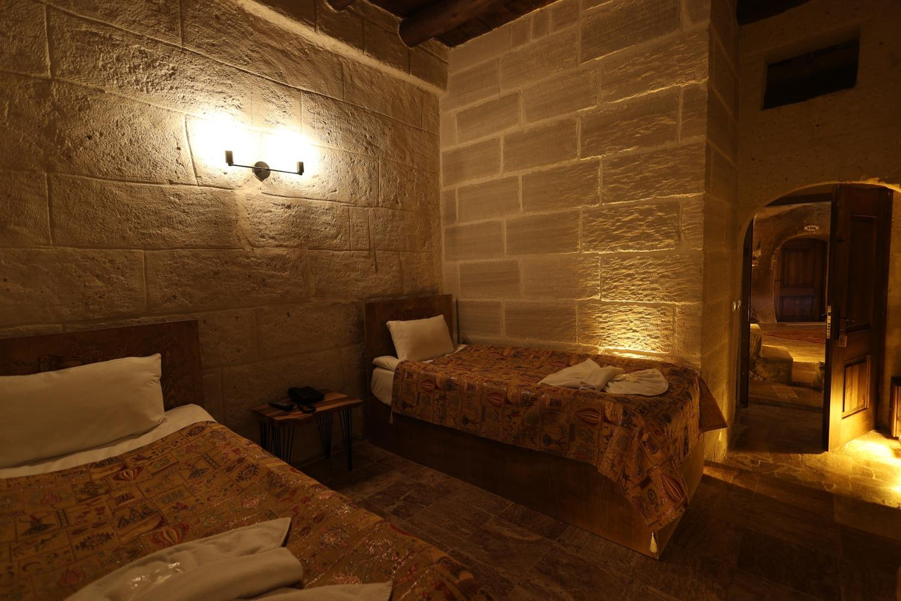 Standard Twin Room - Photo 3