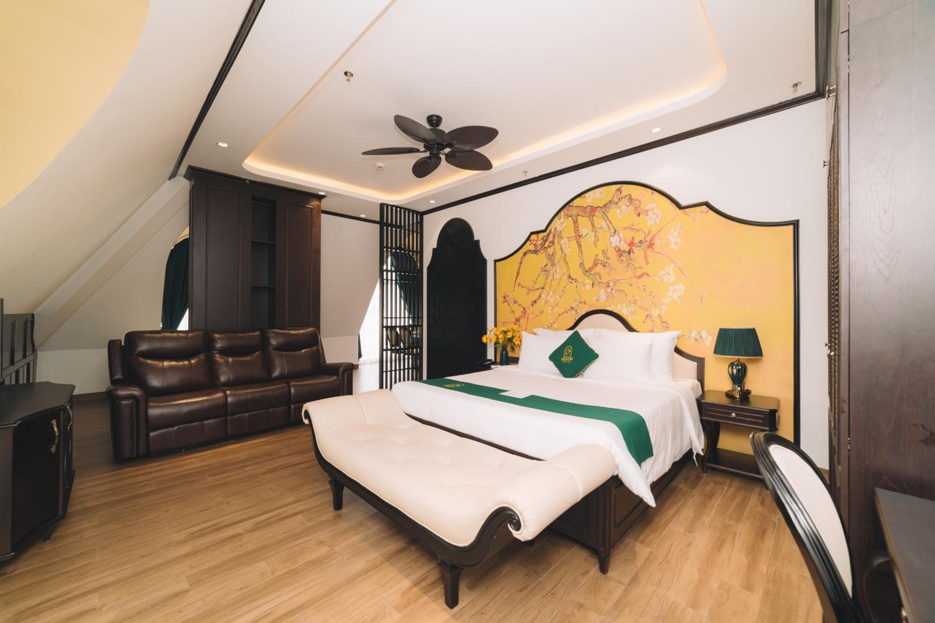 Executive Suite - Photo 7
