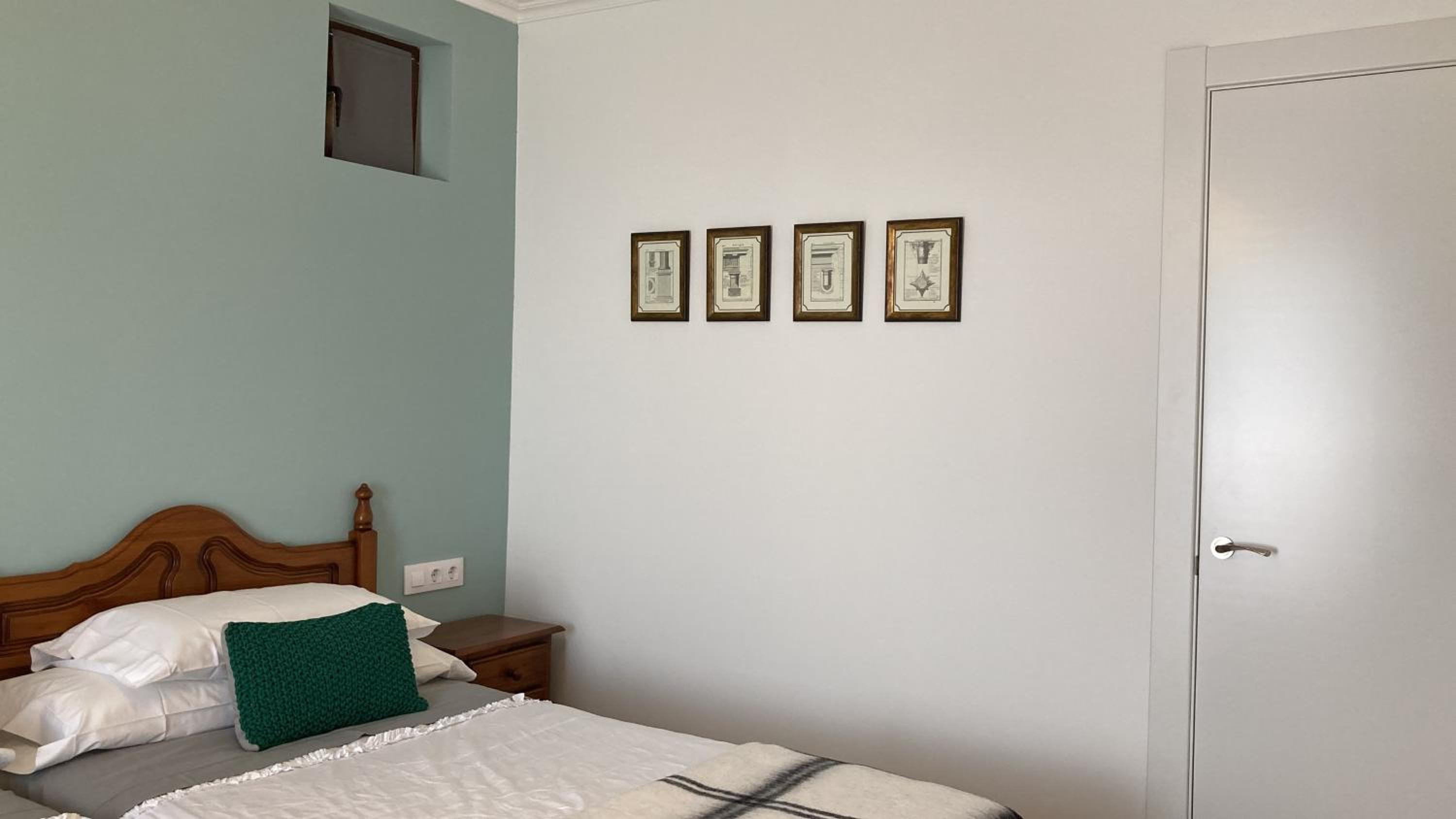 Twin Room - Photo 3
