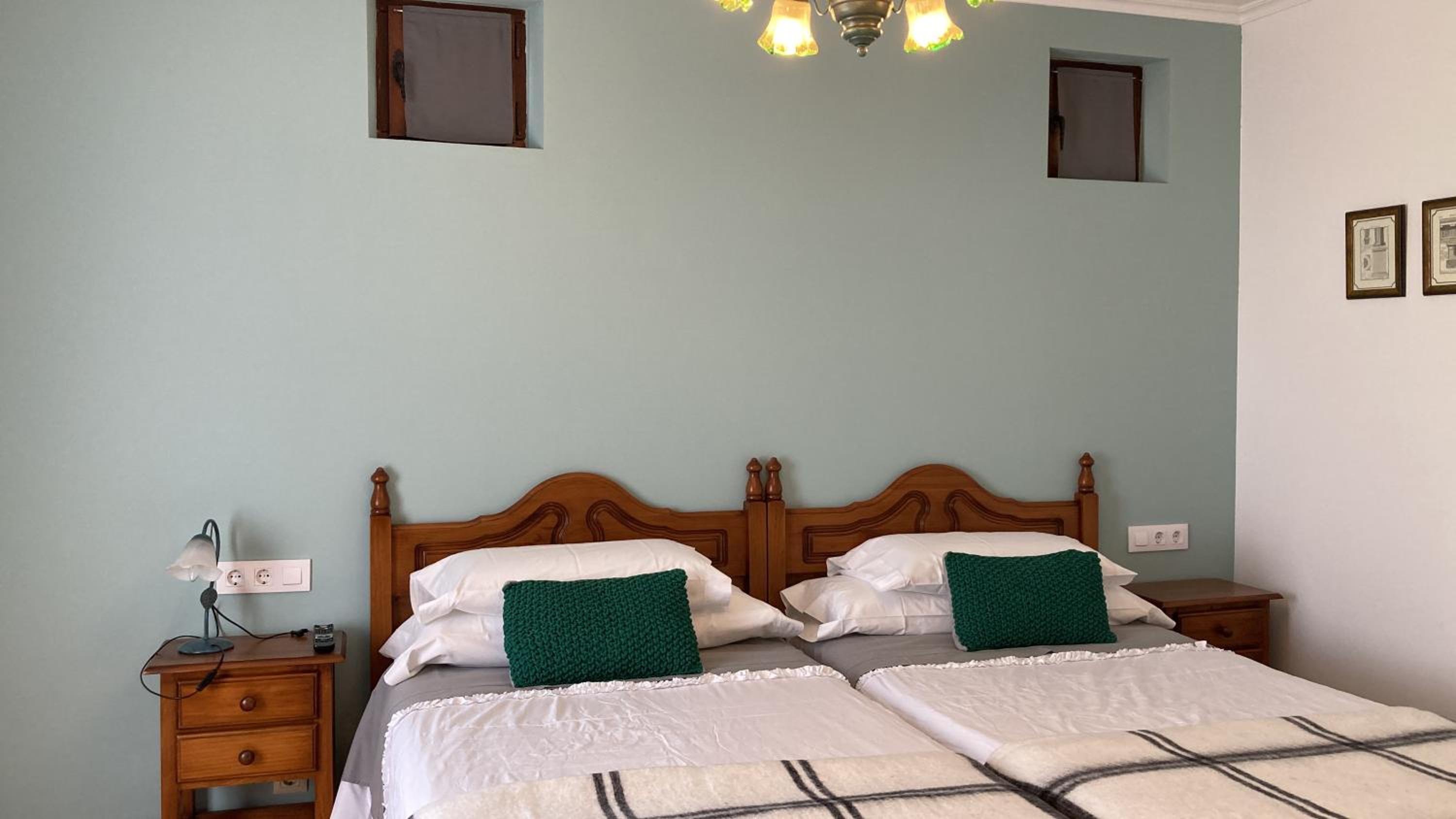 Twin Room - Photo 5