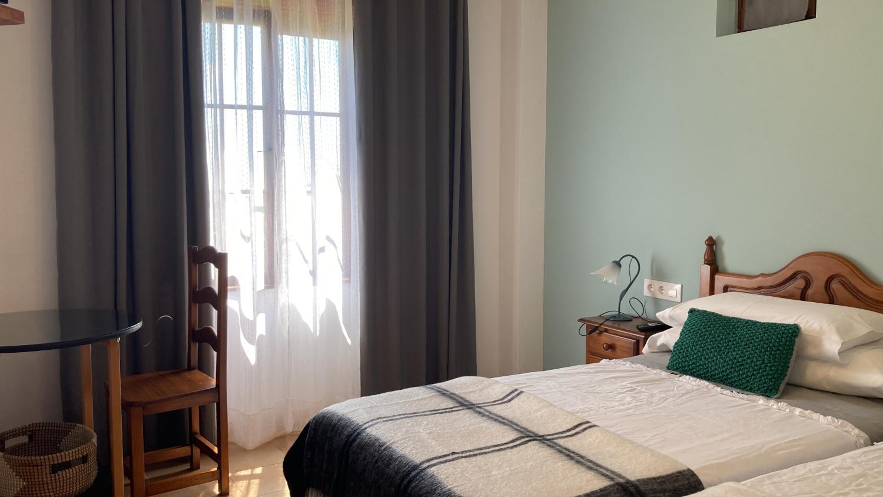 Twin Room - Photo 4