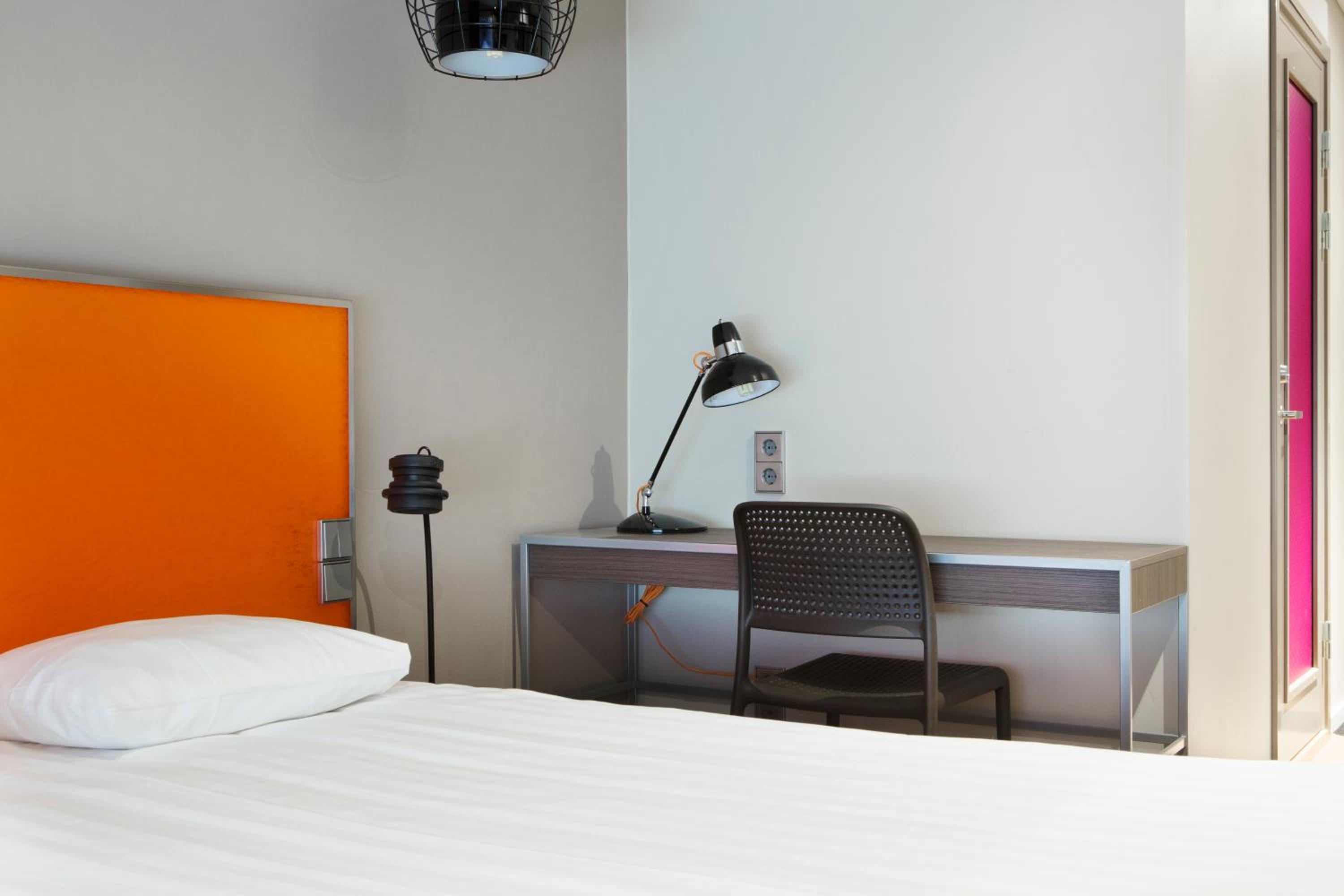 Compact Double Room without Windows - Photo 2