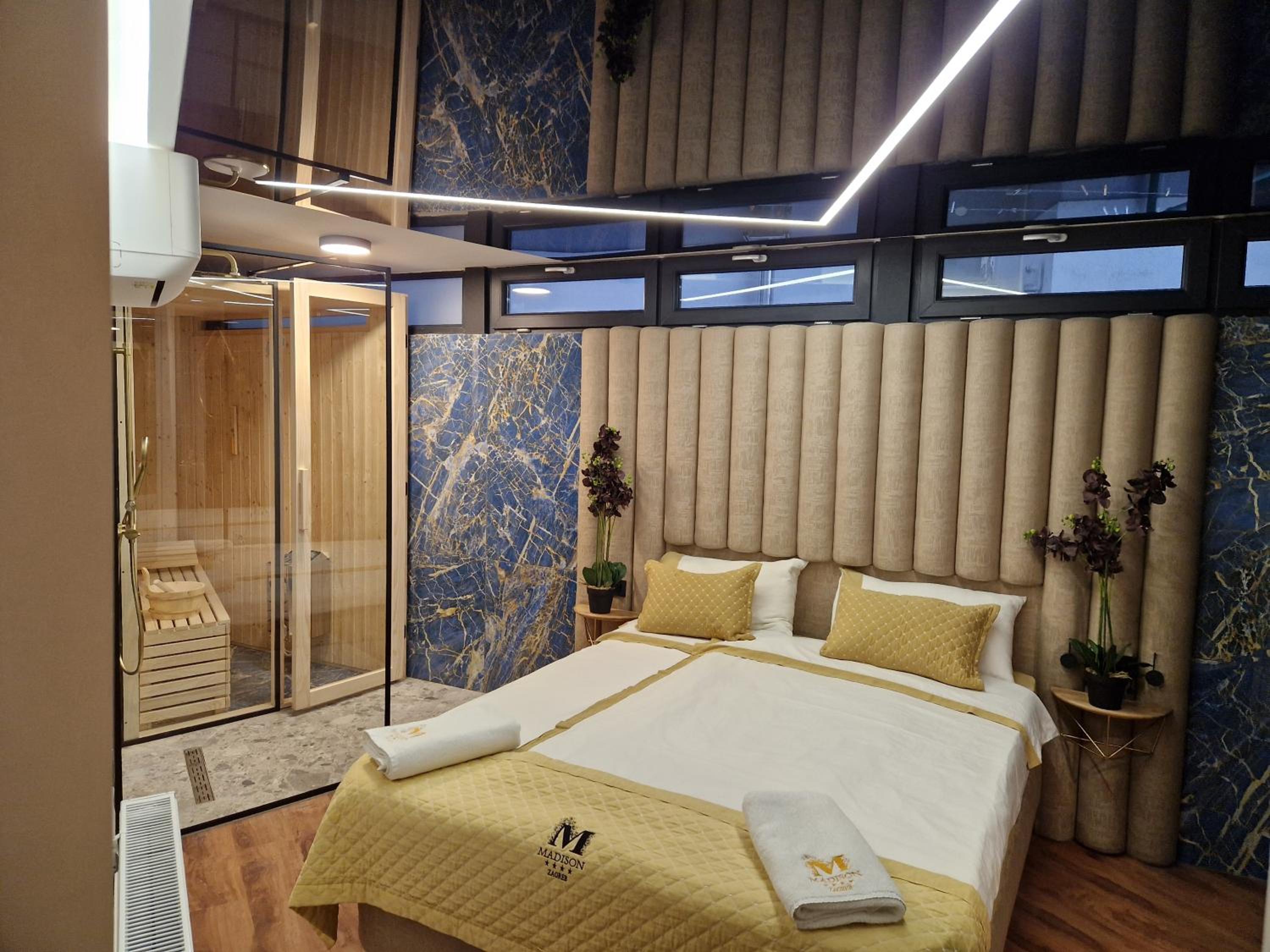 King Room with Spa Bath - Photo 1