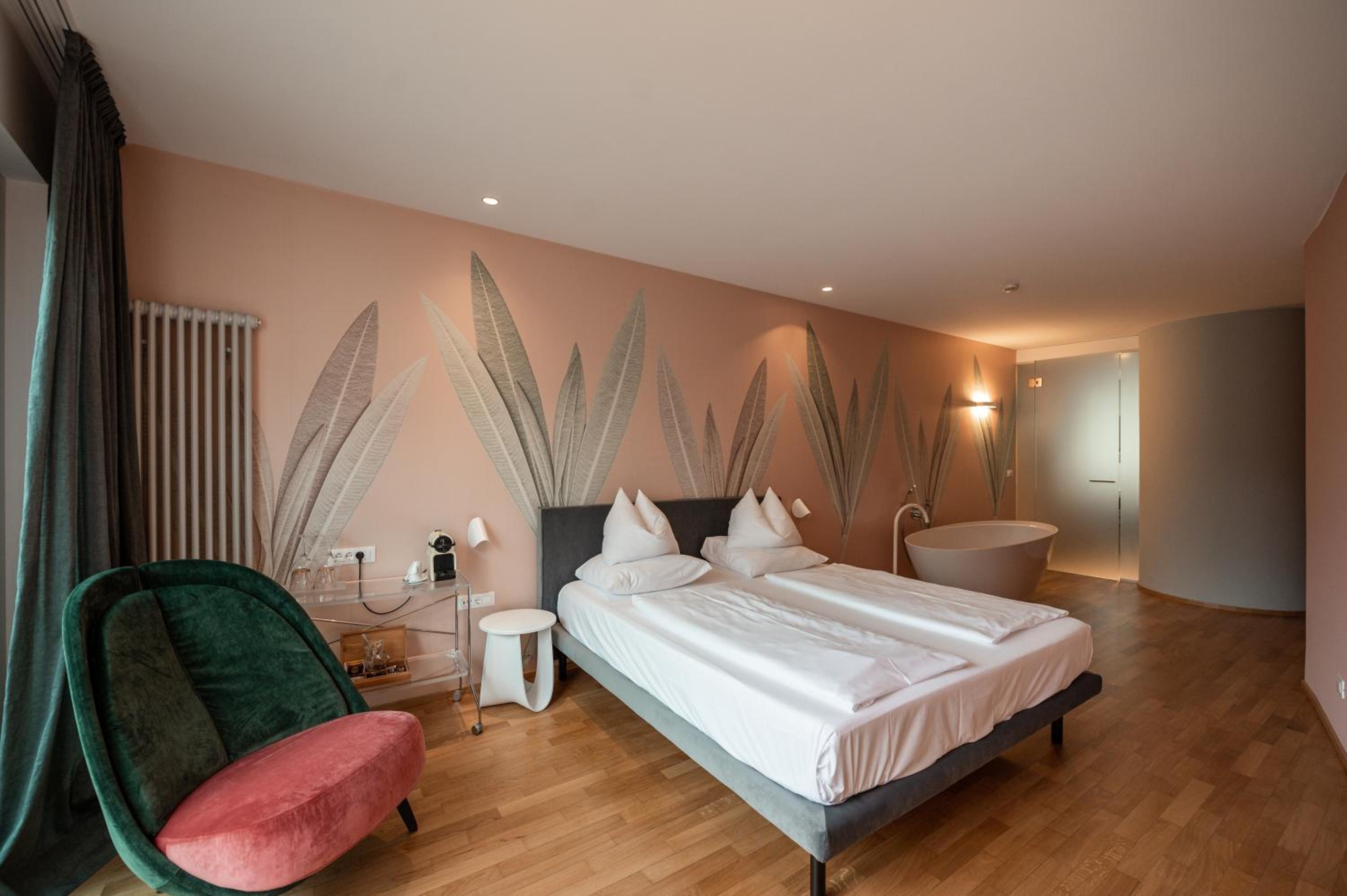 Superior Double Room with Bathtub - Photo 1