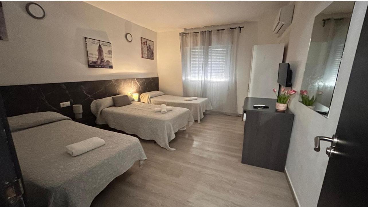 Habitación Triple con Baño Privado