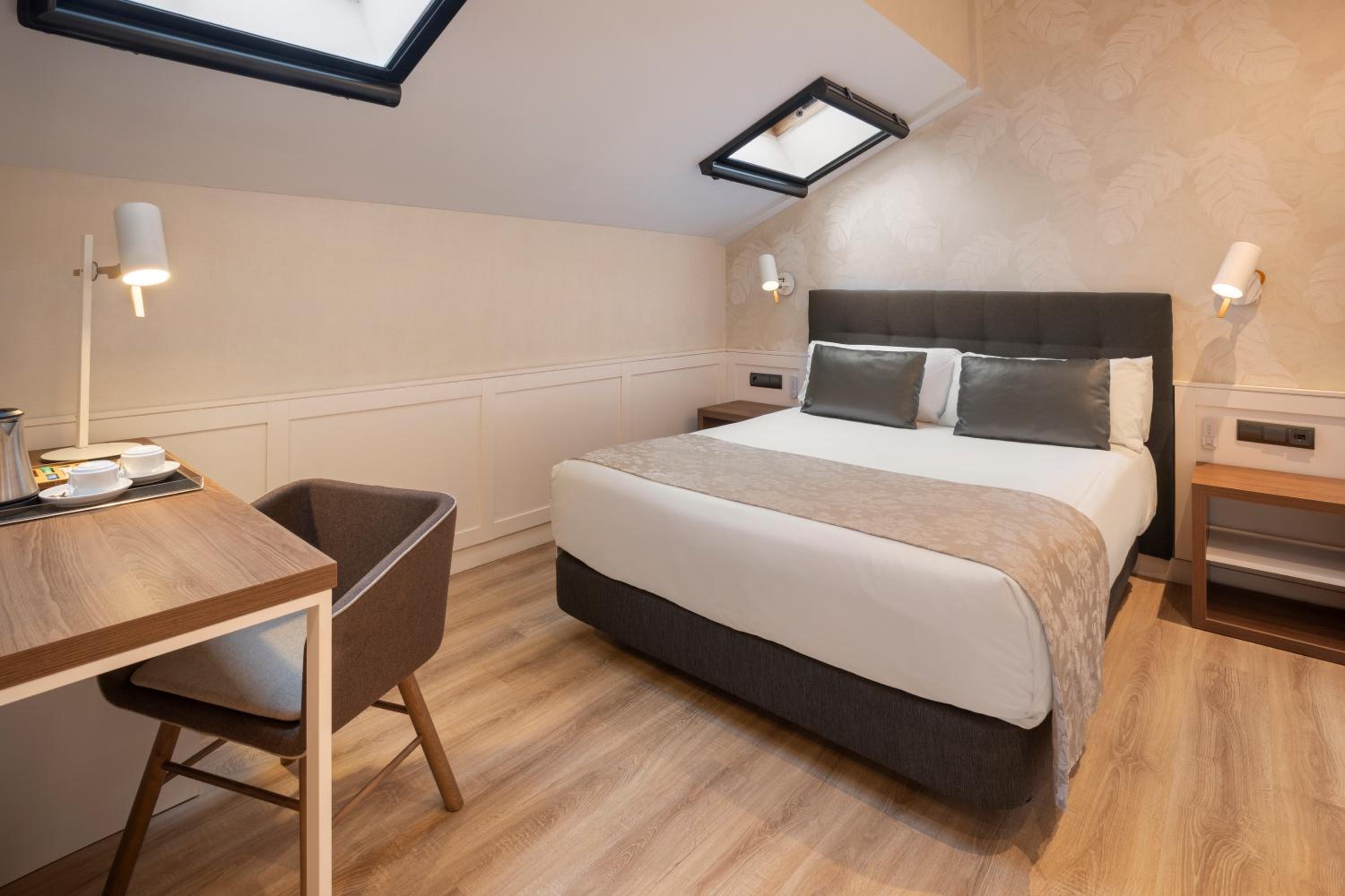 Double or Twin Room - Photo 3