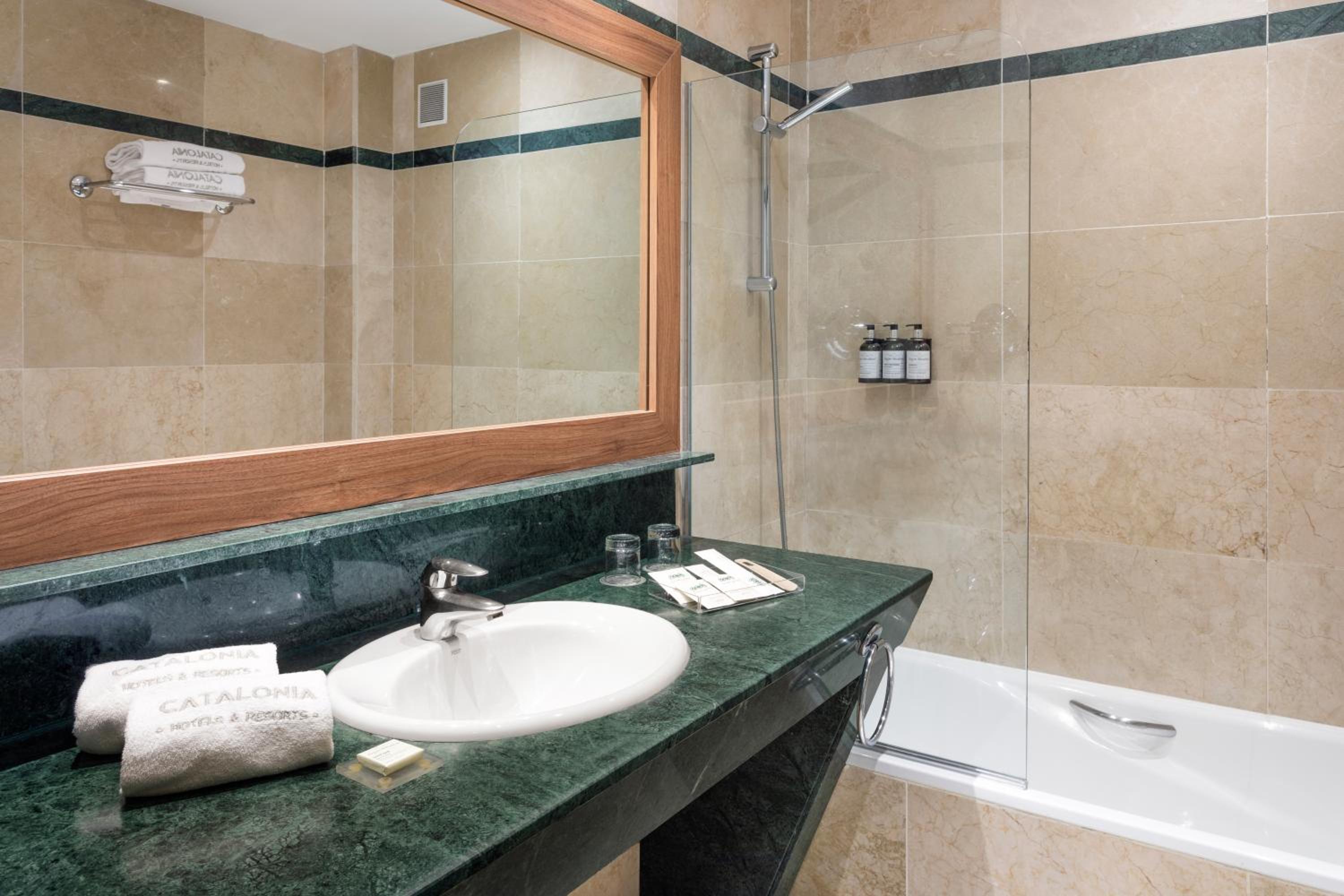 Double or Twin Room - Photo 2