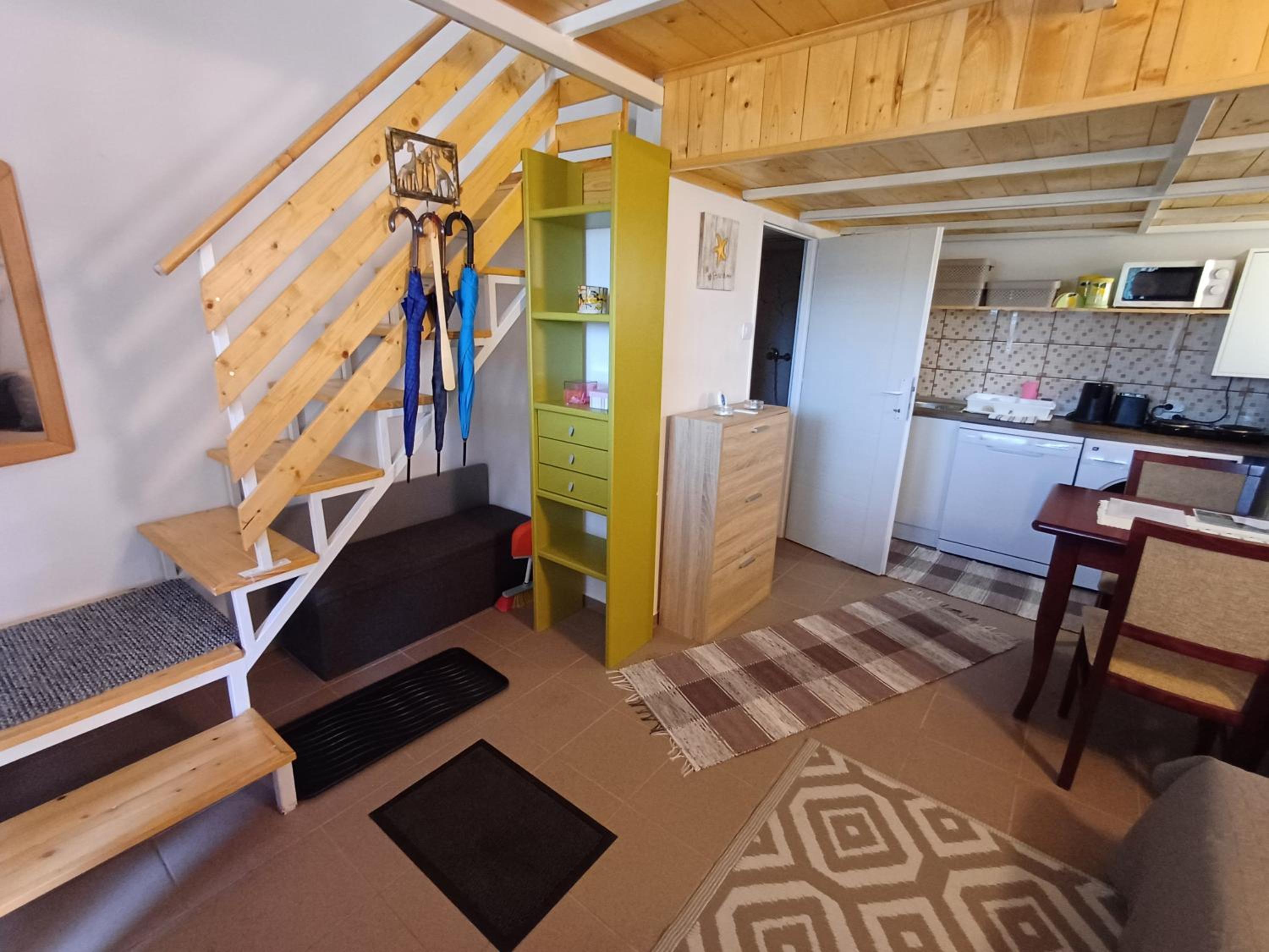 One-Bedroom Apartment photo 1