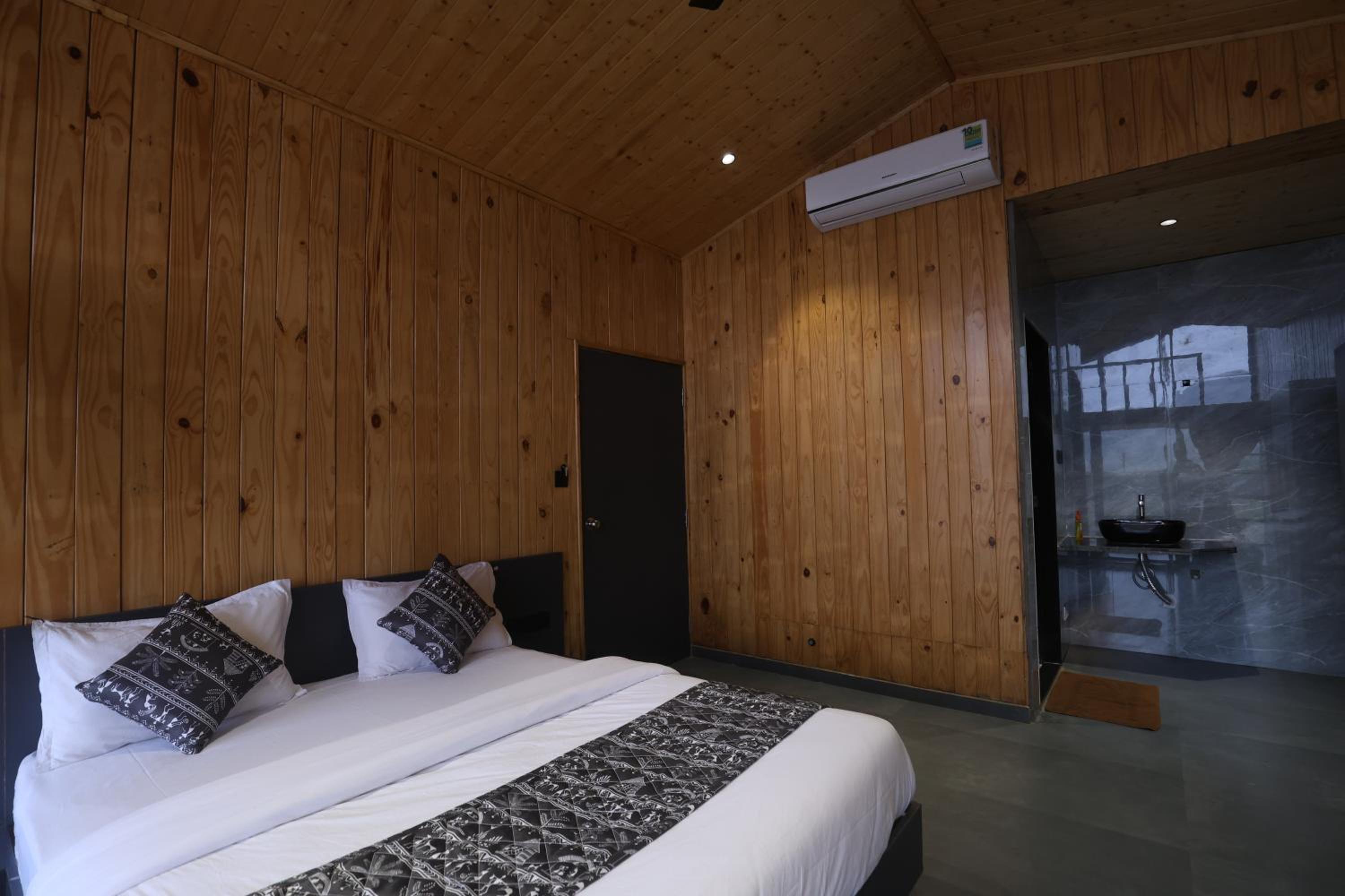 Double Room - Photo 12