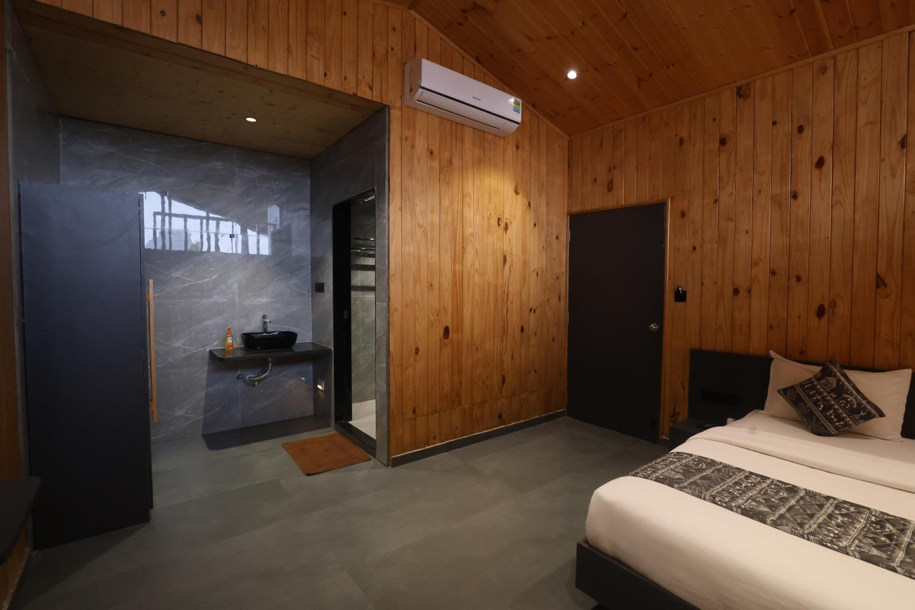 Double Room - Photo 7