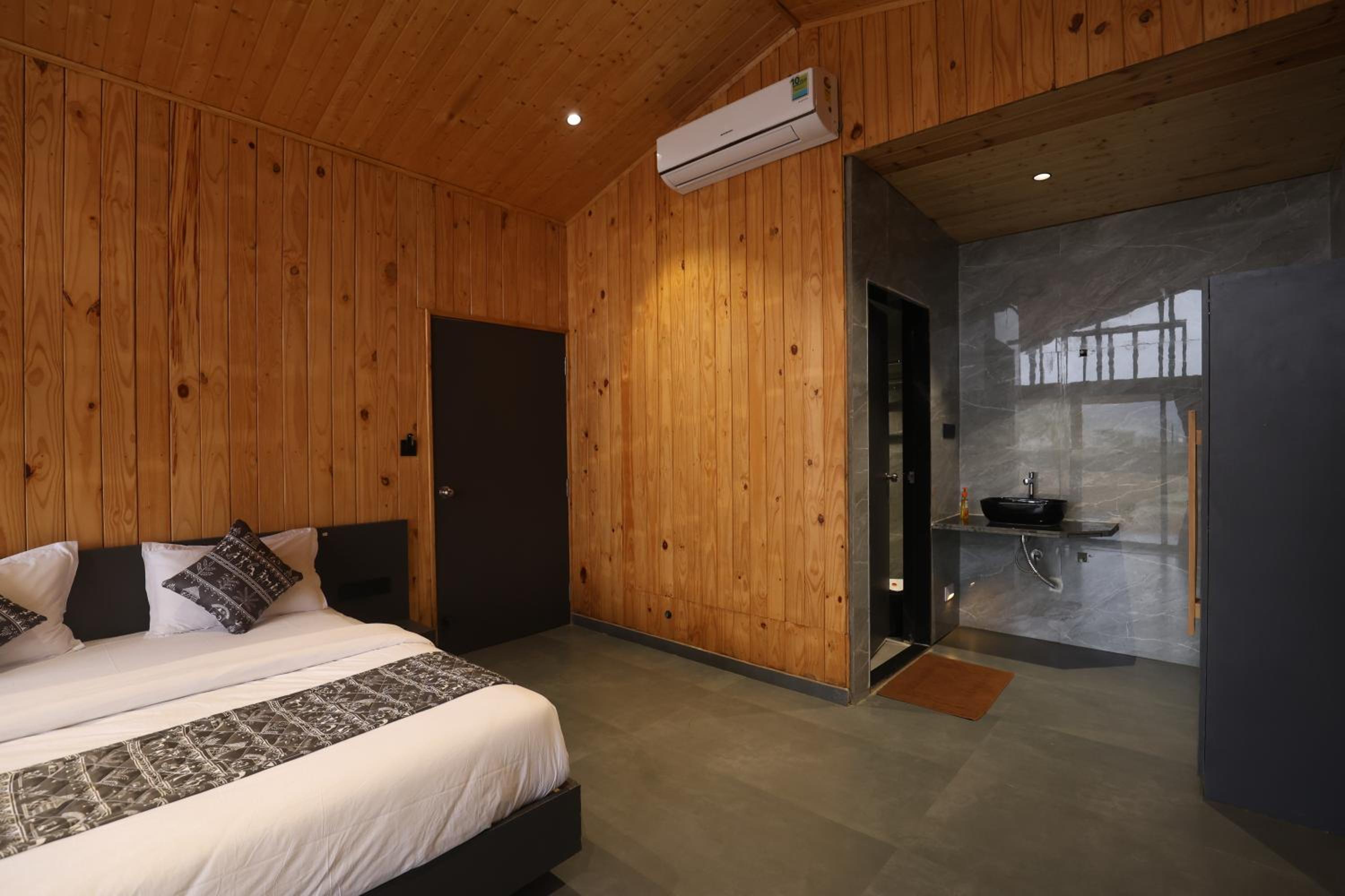 Double Room - Photo 8