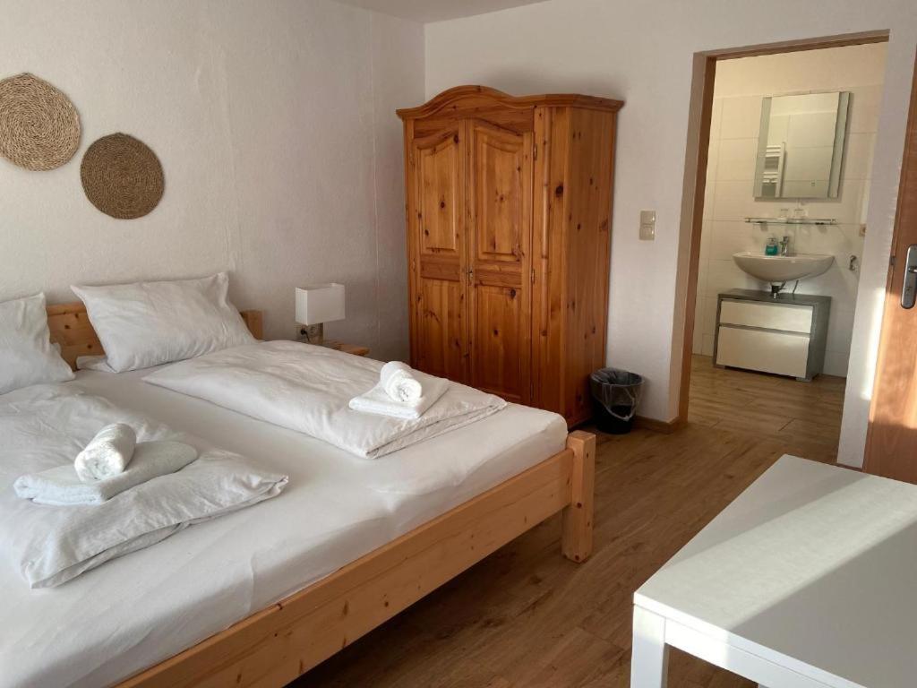 Economy Double Room photo 2