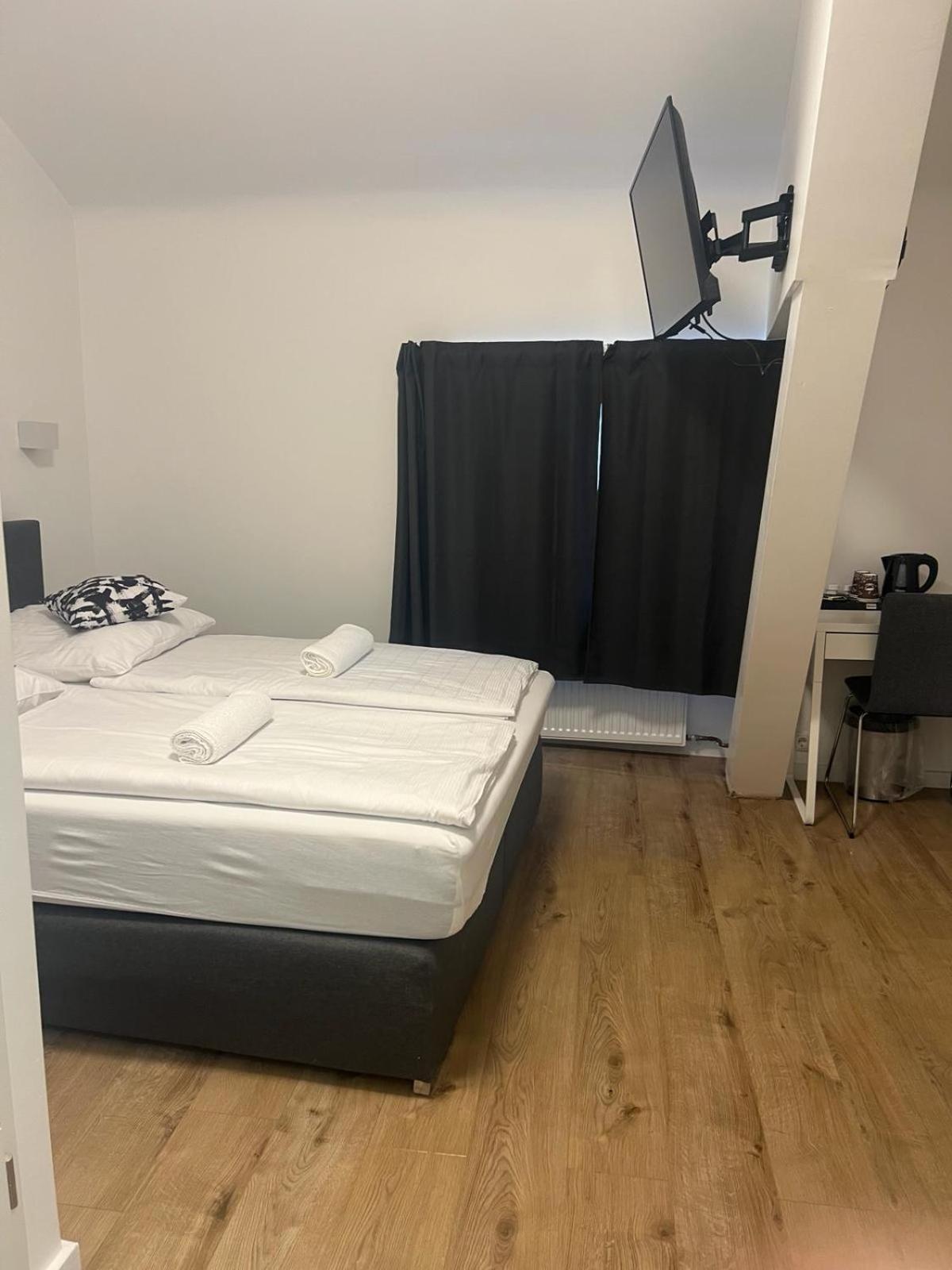 Double Room - Photo 7