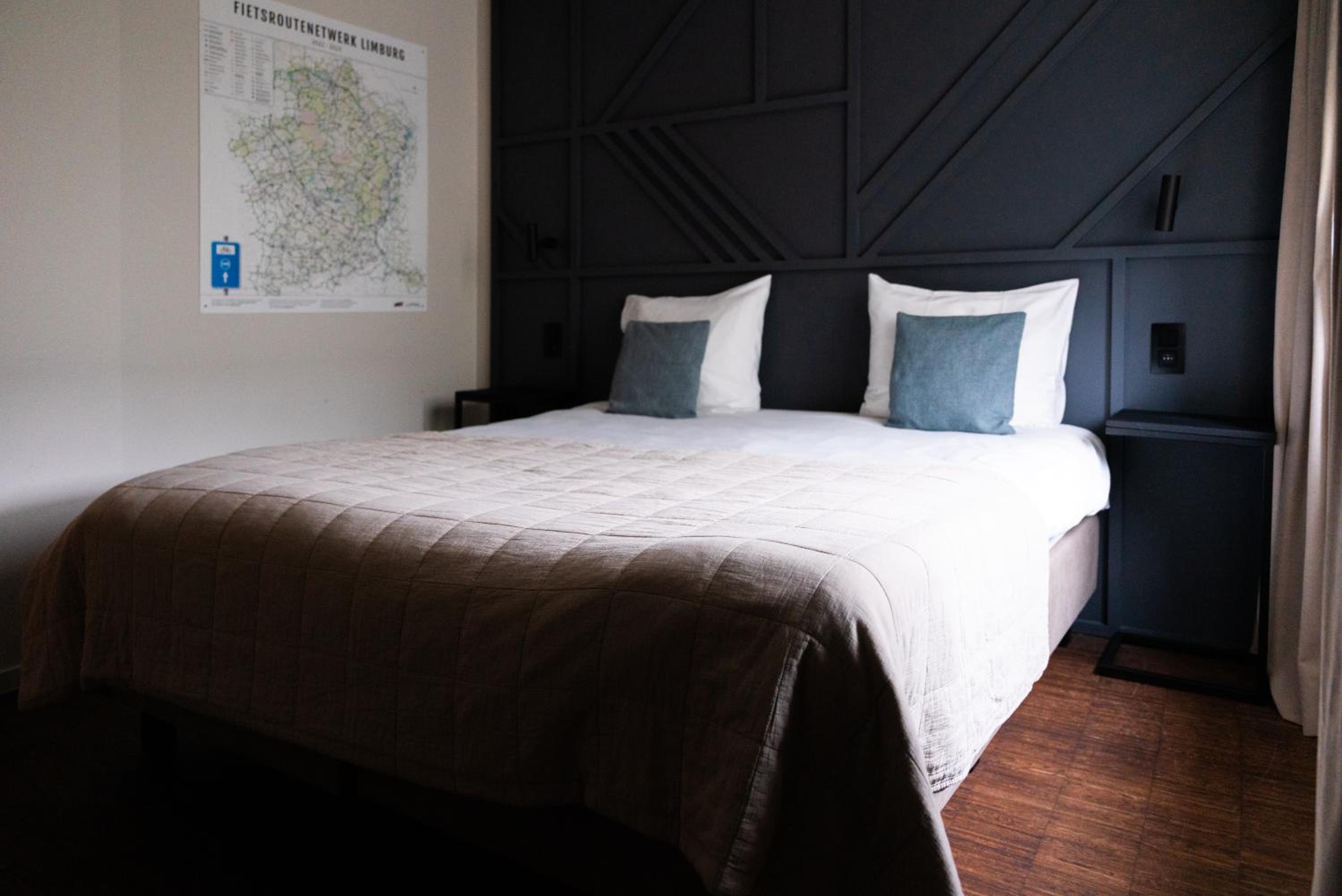 Modern Double or Twin Room - Photo 4