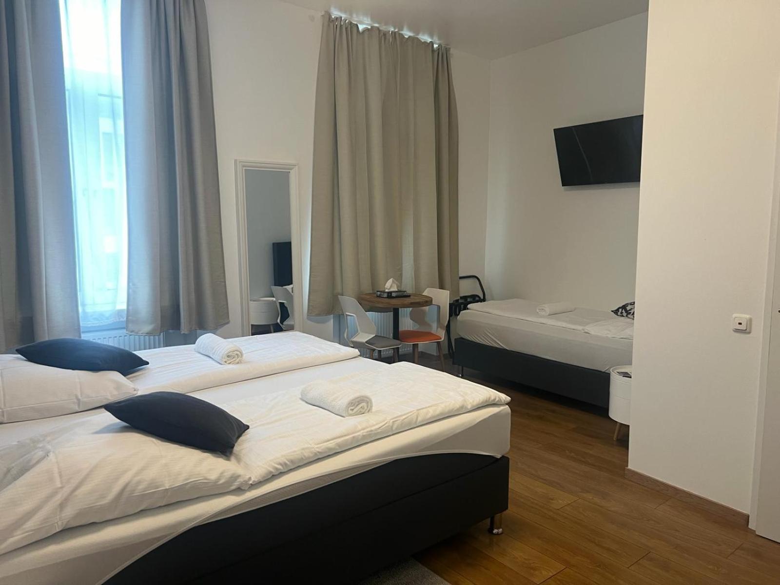 Standard Triple Room - Photo 7