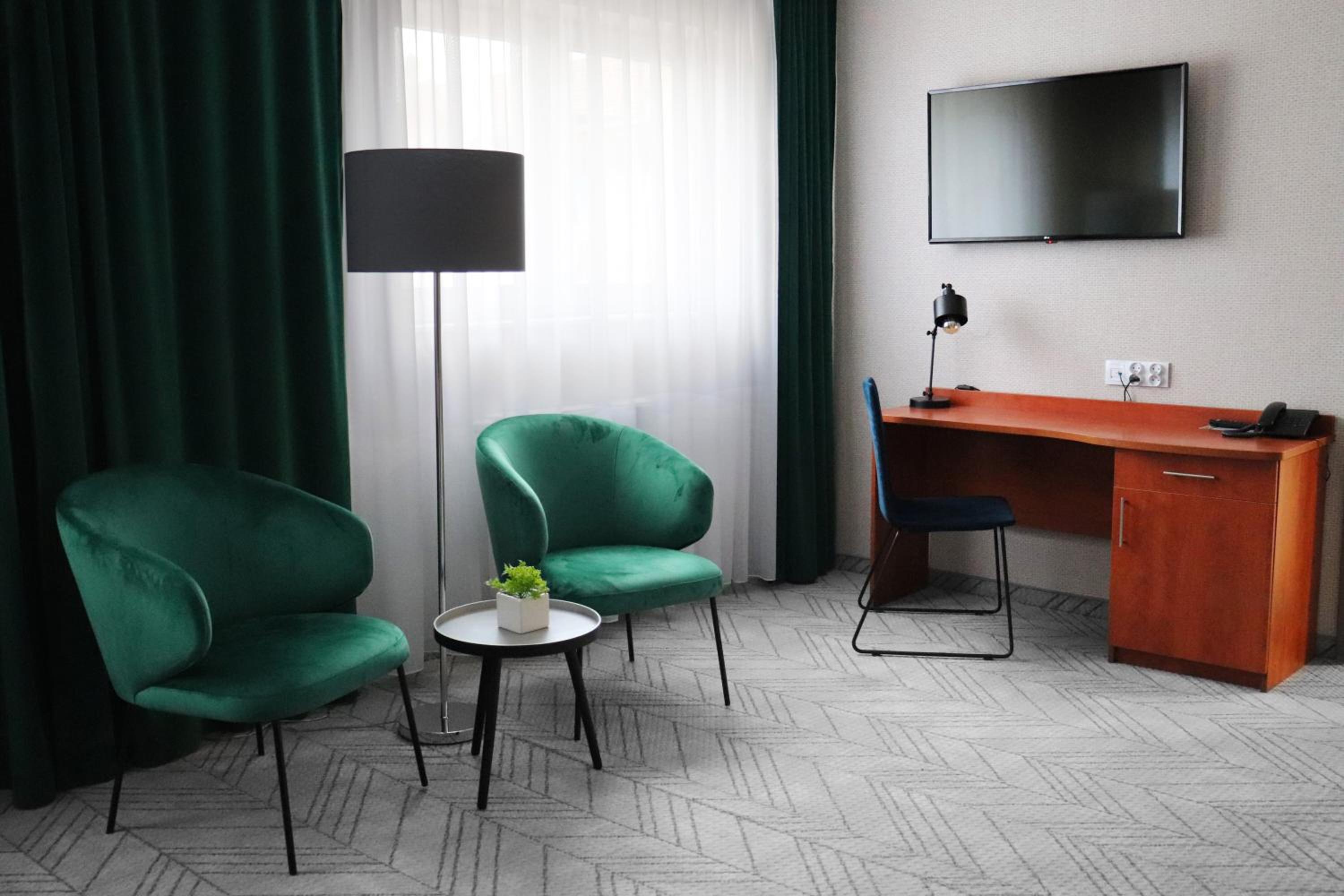 Deluxe King Room - Photo 3