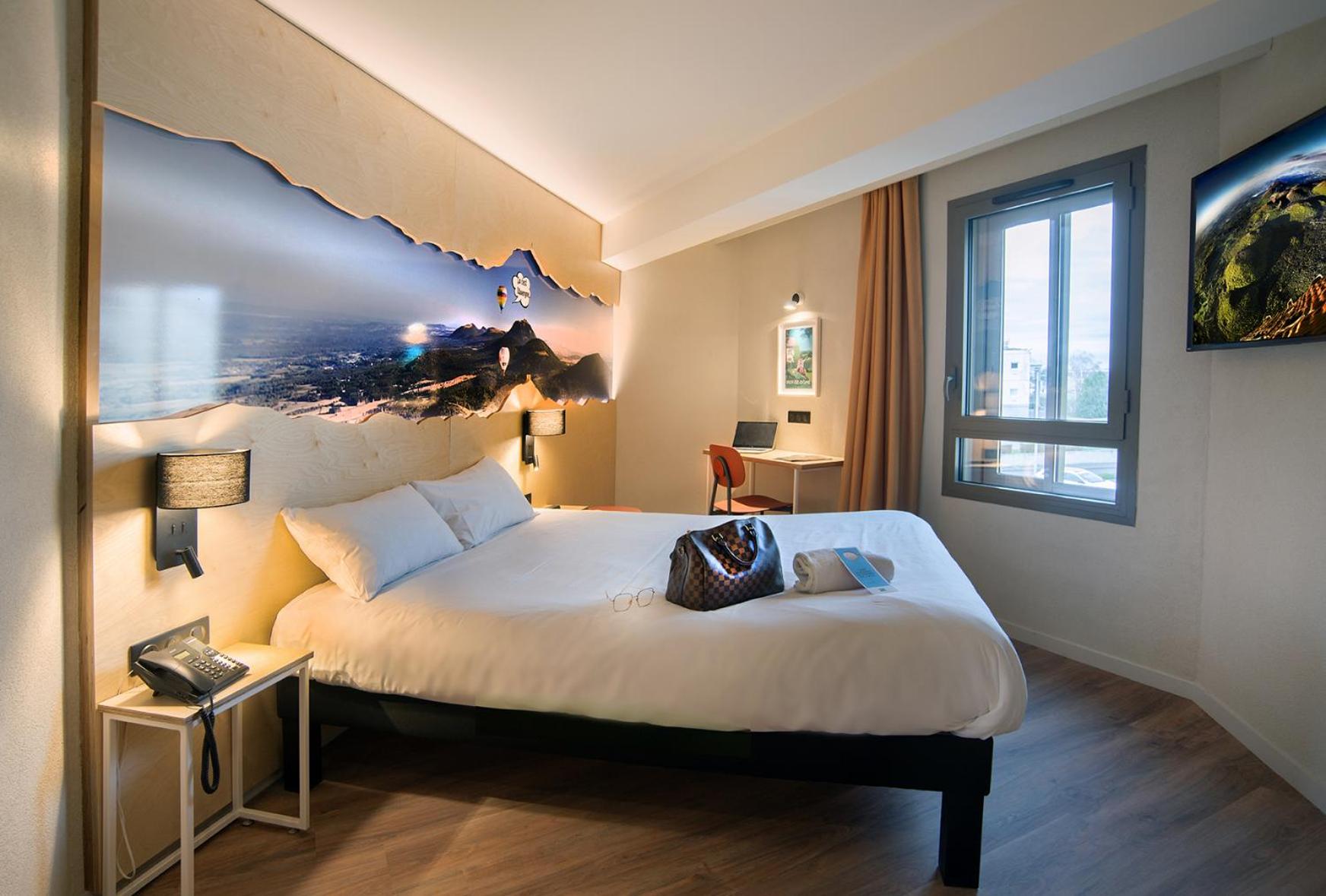 Standard Double Room - Photo 8