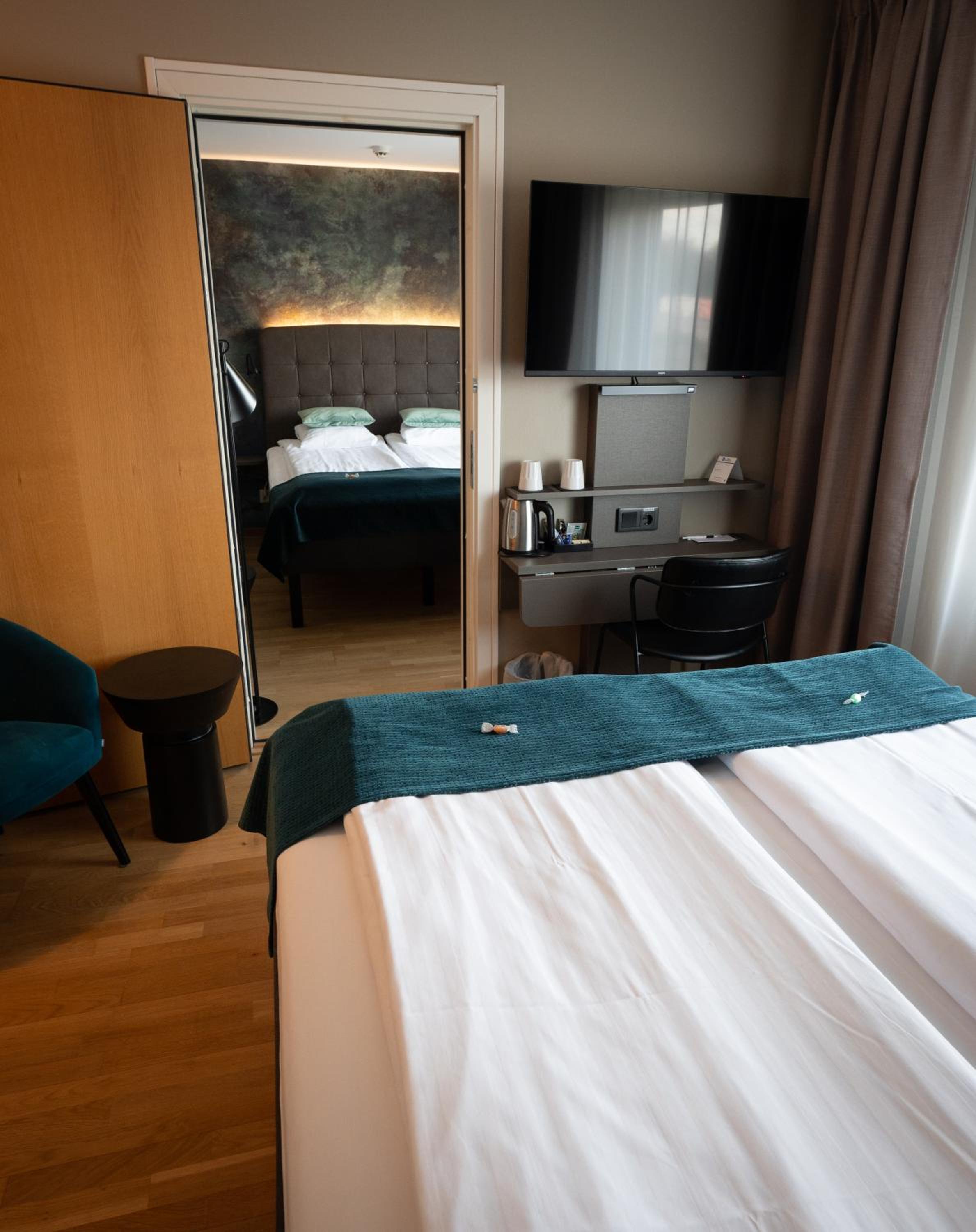 Family Double Room - Non-Smoking - Photo 6