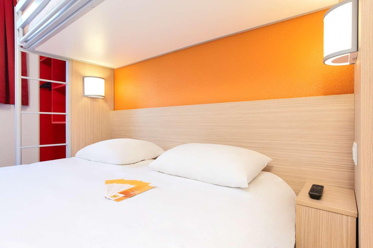 Triple Room (1 Double Bed + 1 Single Bed) - Photo 1