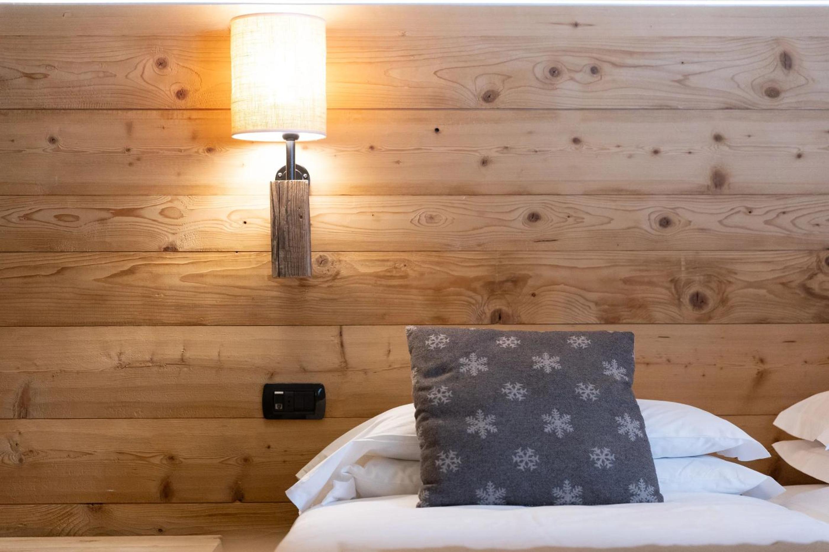 Superior Double or Twin Room with Mountain View photo 3