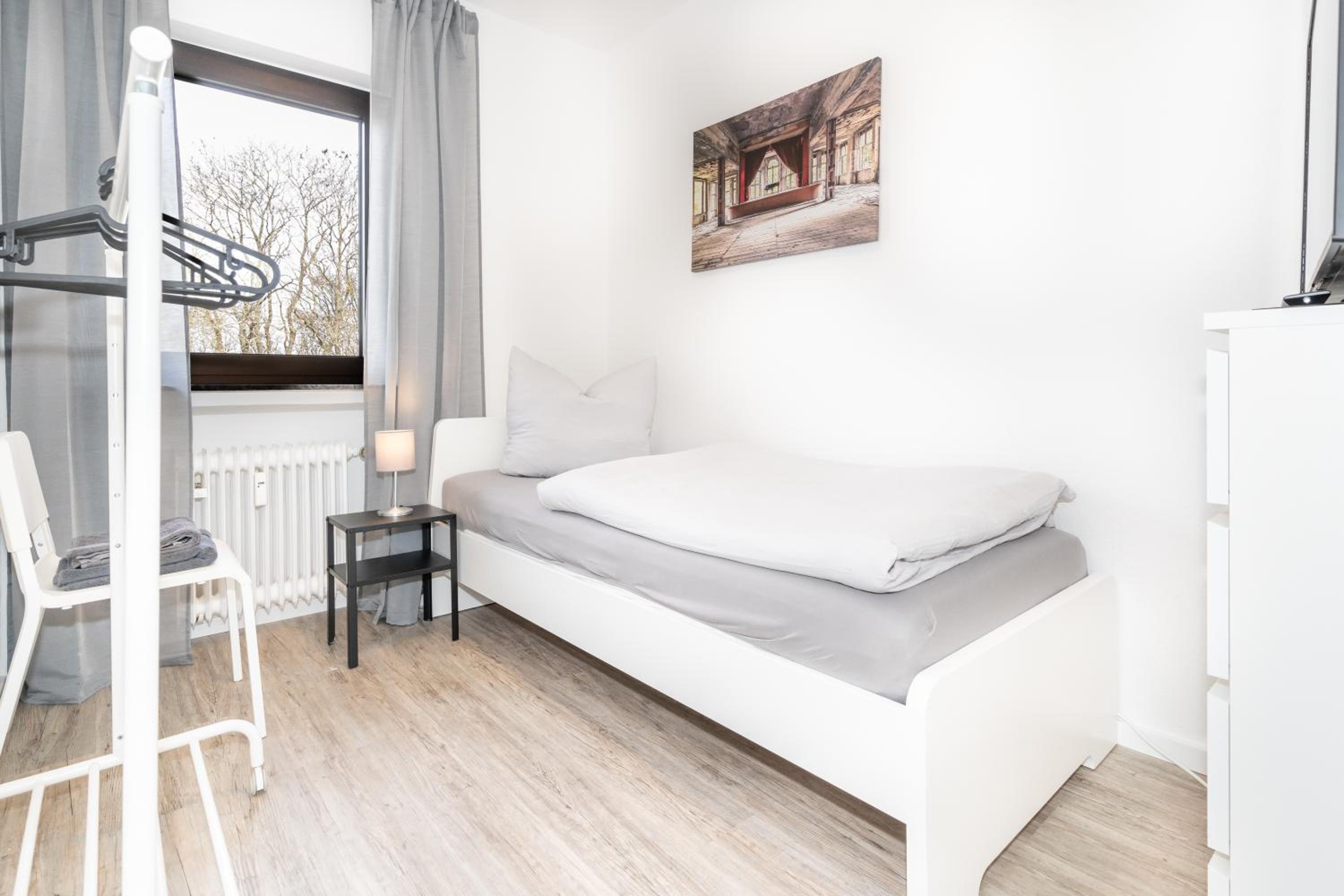 Four-Bedroom Apartment with Balcony  photo 2